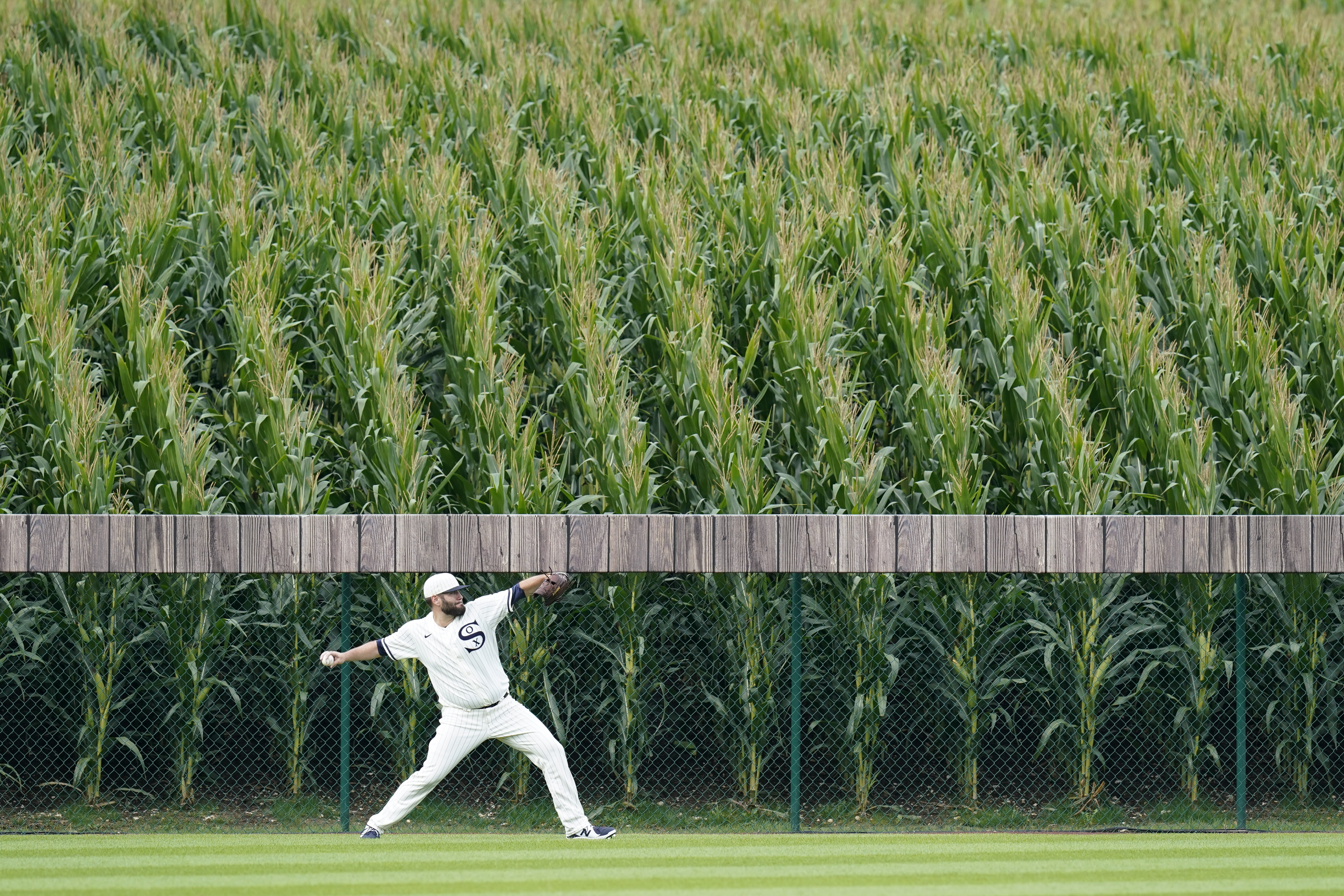 Kevin Costner returns to the cornfield for the 'Field of Dreams