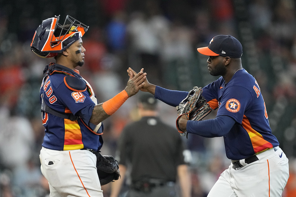 What is the Astros' magic number after loss to Mariners?