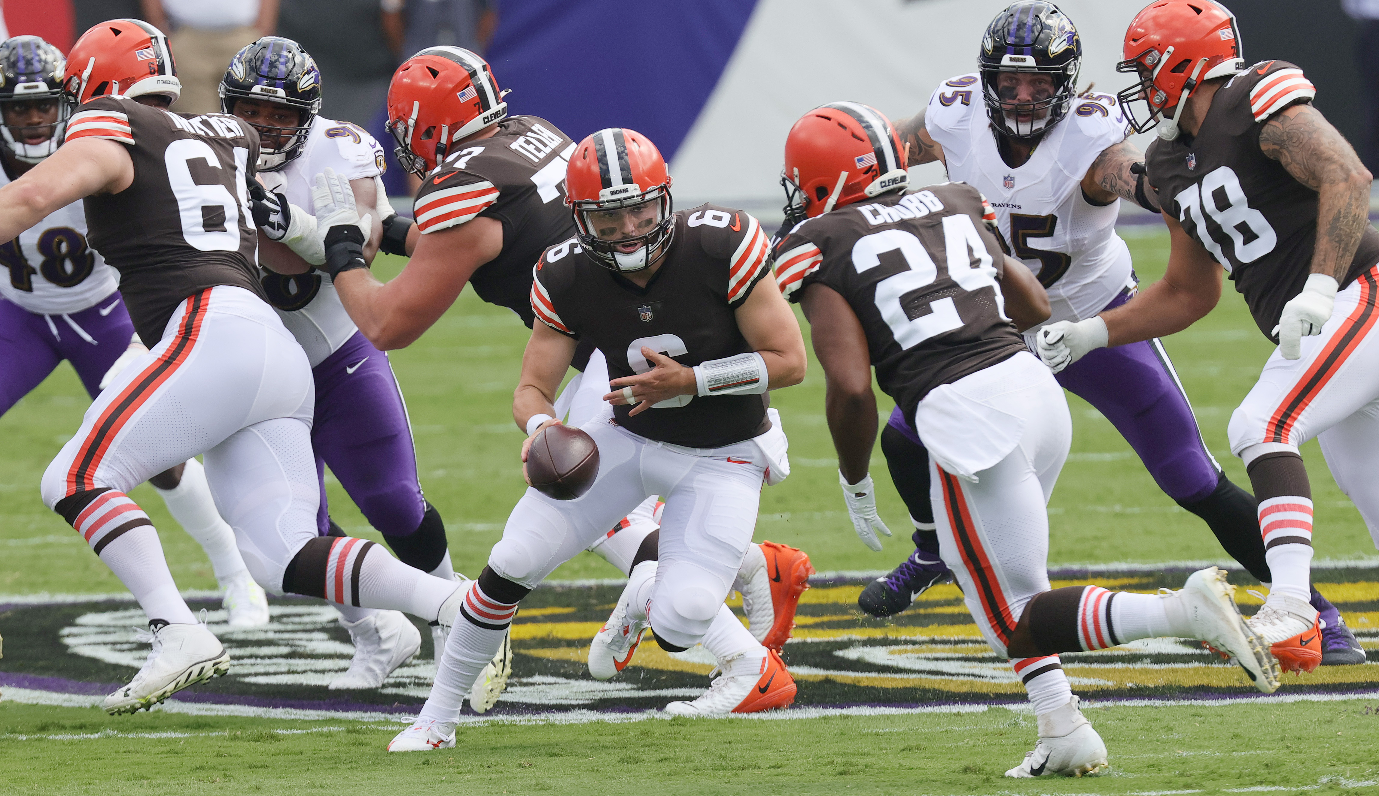 Browns OT Jack Conklin injures knee in opener against Bengals