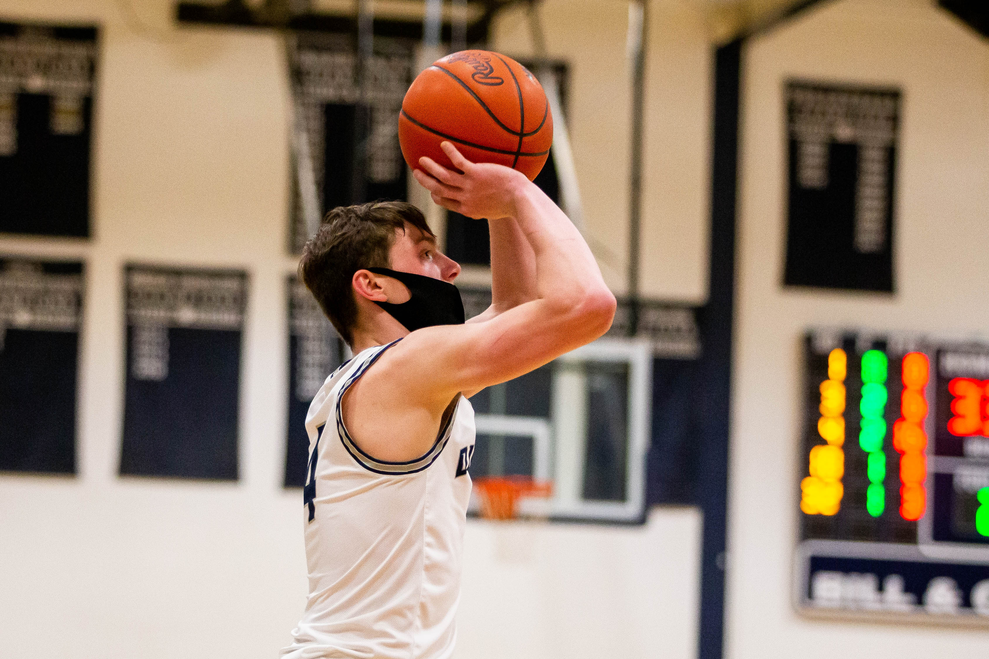 Montrose boys varsity basketball at Durand