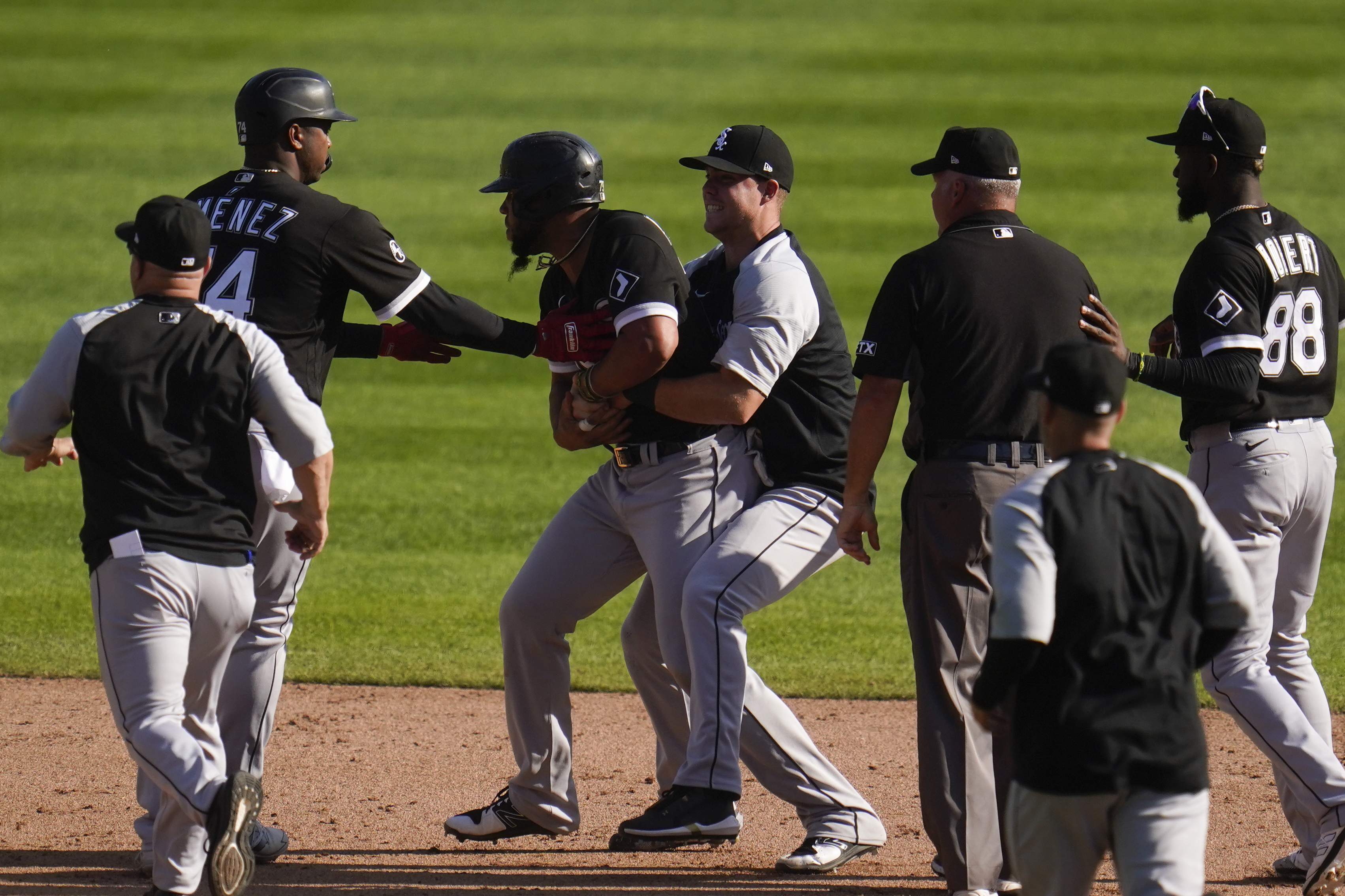 Tigers' rally falls short in home finale as benches clear – The