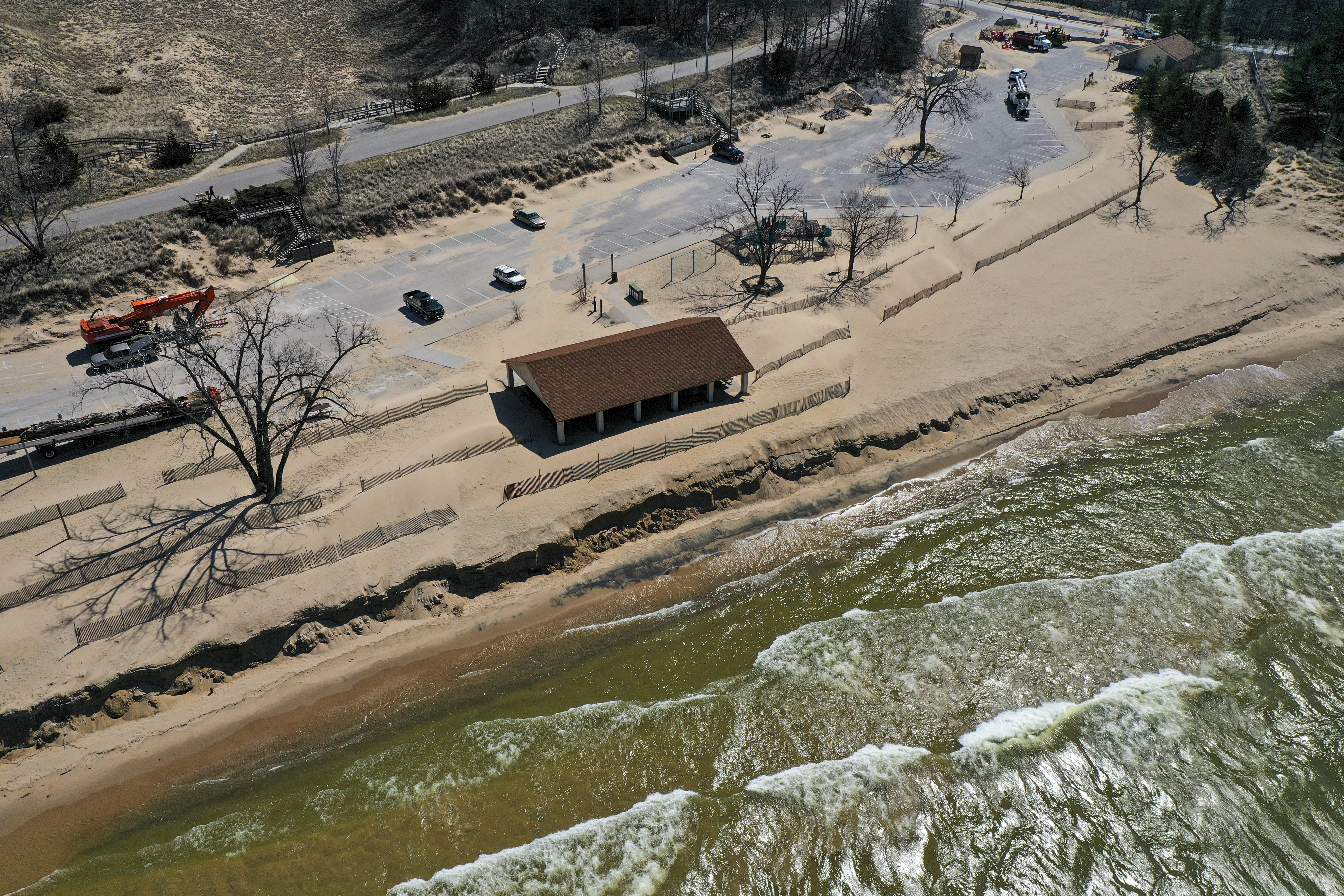 Lake Michigan Has Risen 4 Feet Since 2013, Swallowing Up Beaches - Uptown -  Chicago - DNAinfo