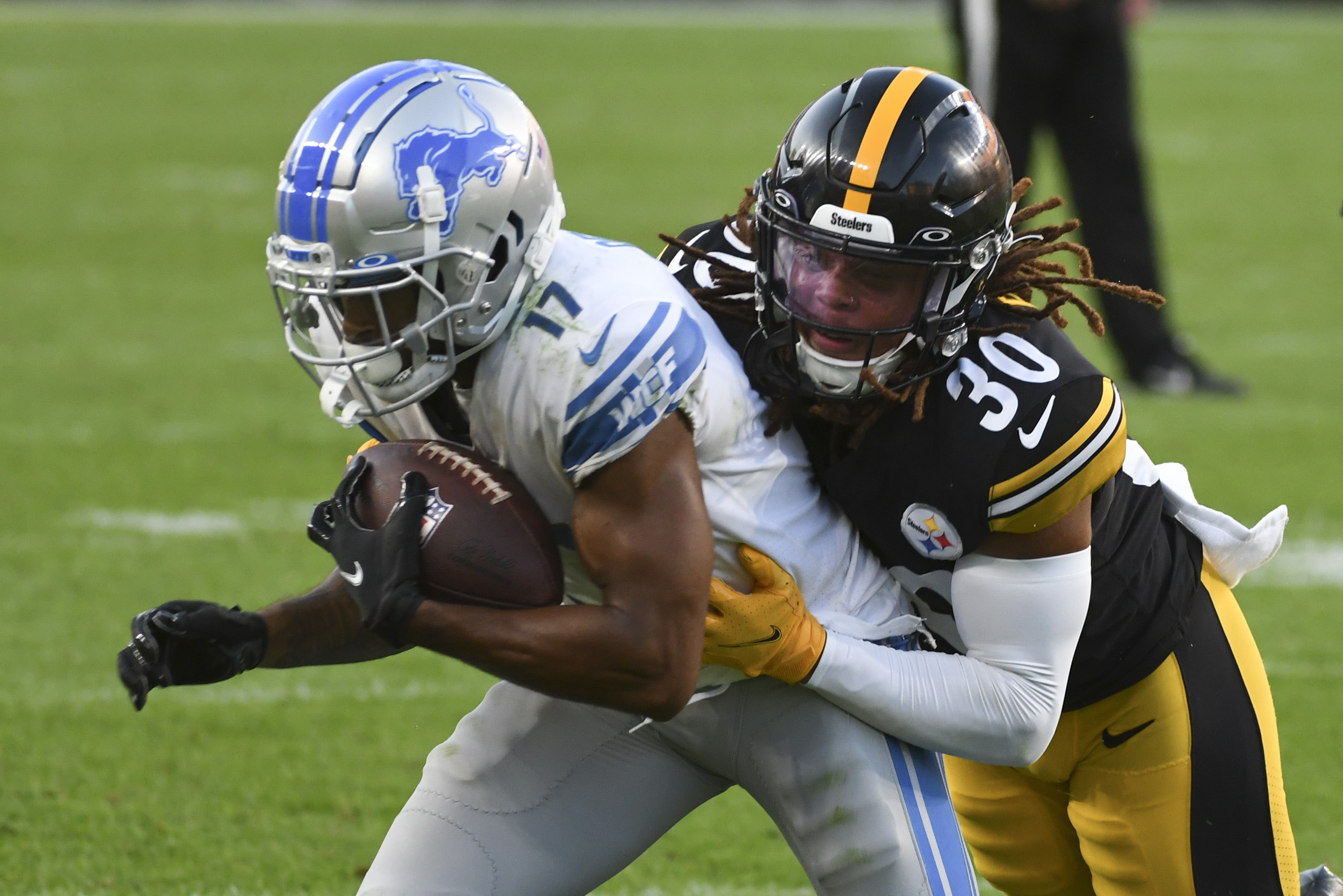 OCT 2nd, 2022: Steelers pregame running out of the tunnel before