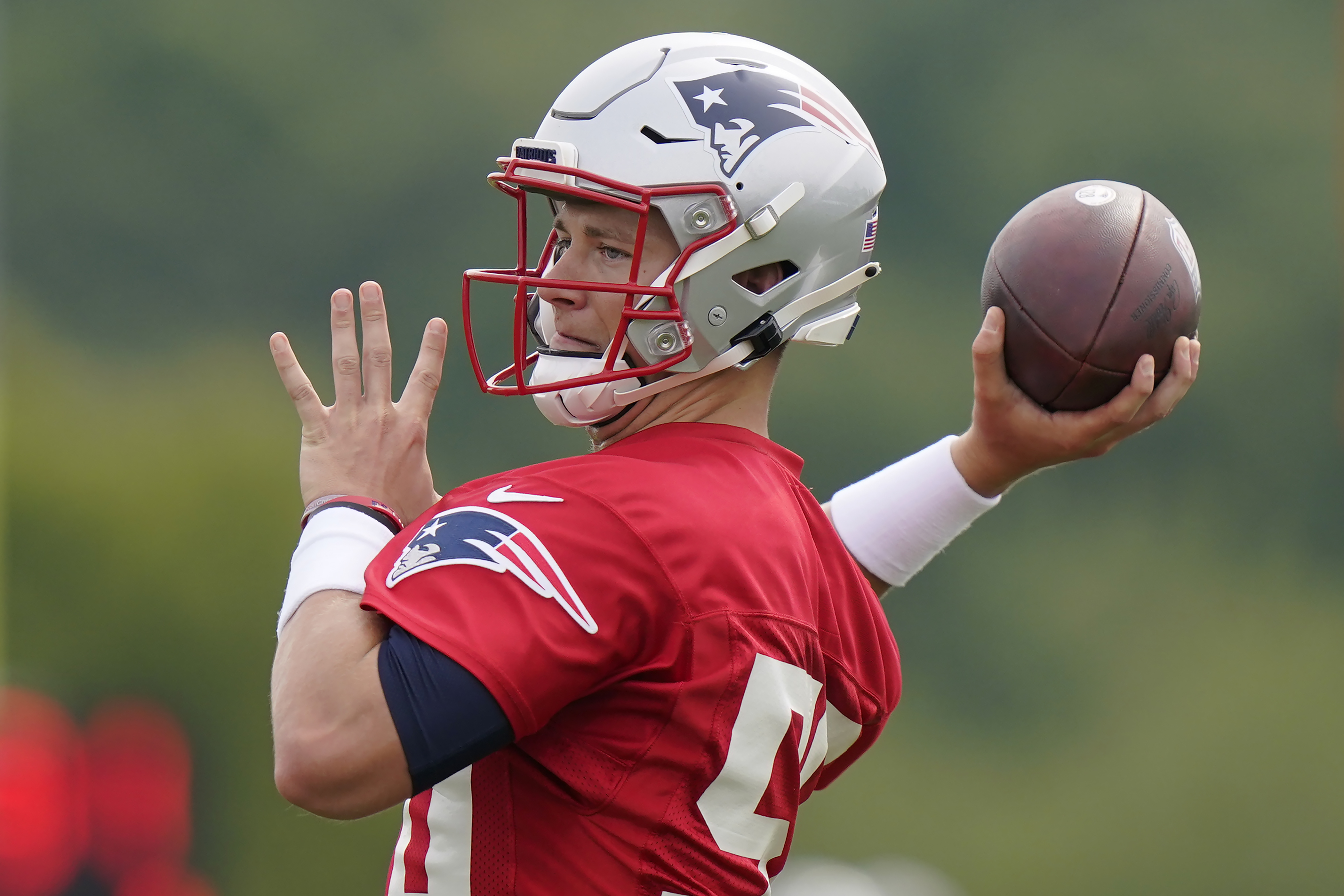 9 Patriots training camp takeaways: Mac Jones inconsistent in Cam Newton's  absence 