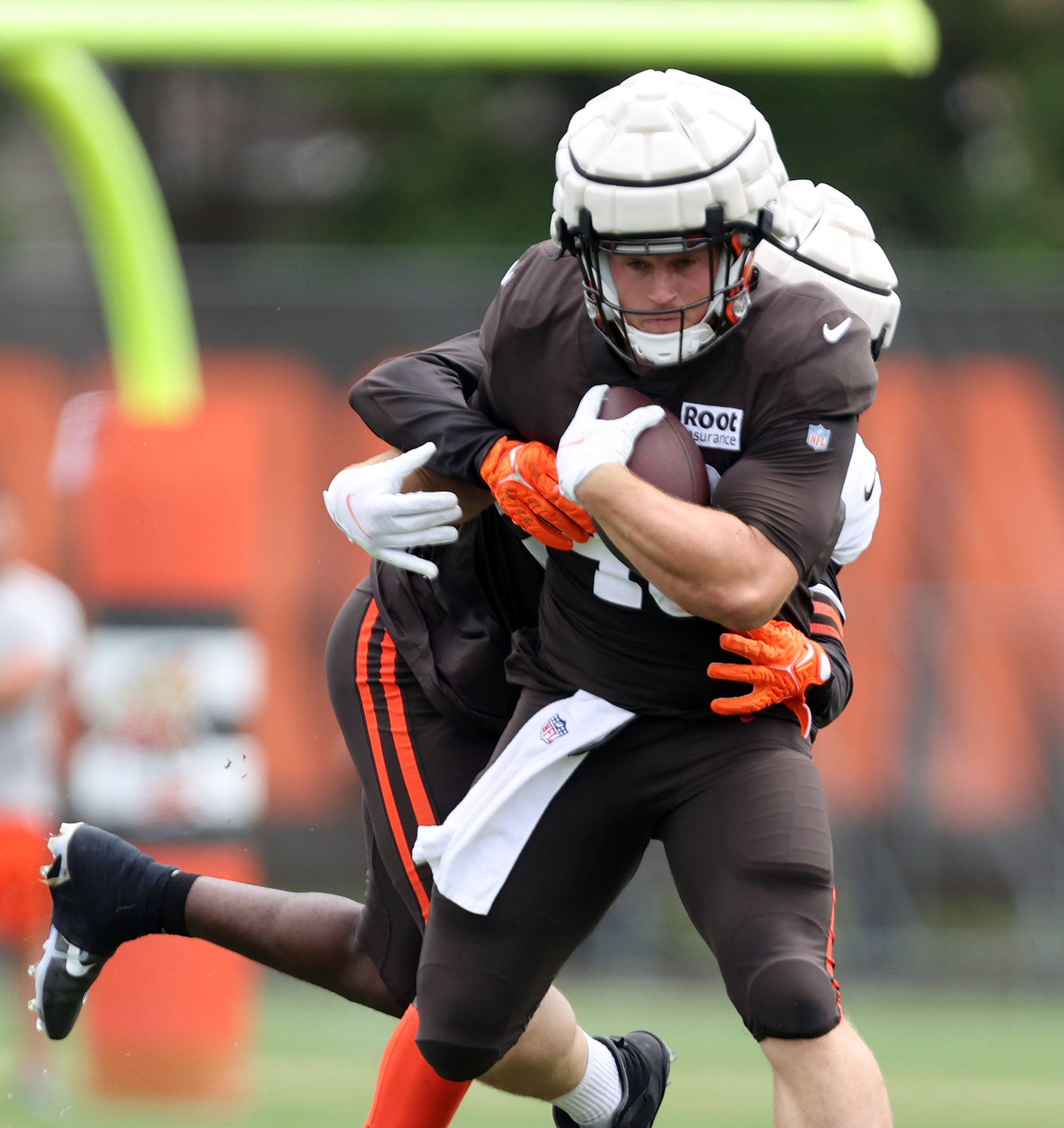 Cleveland Browns Fullback Johnny Stanton Poses With Critical Role T-Shirt