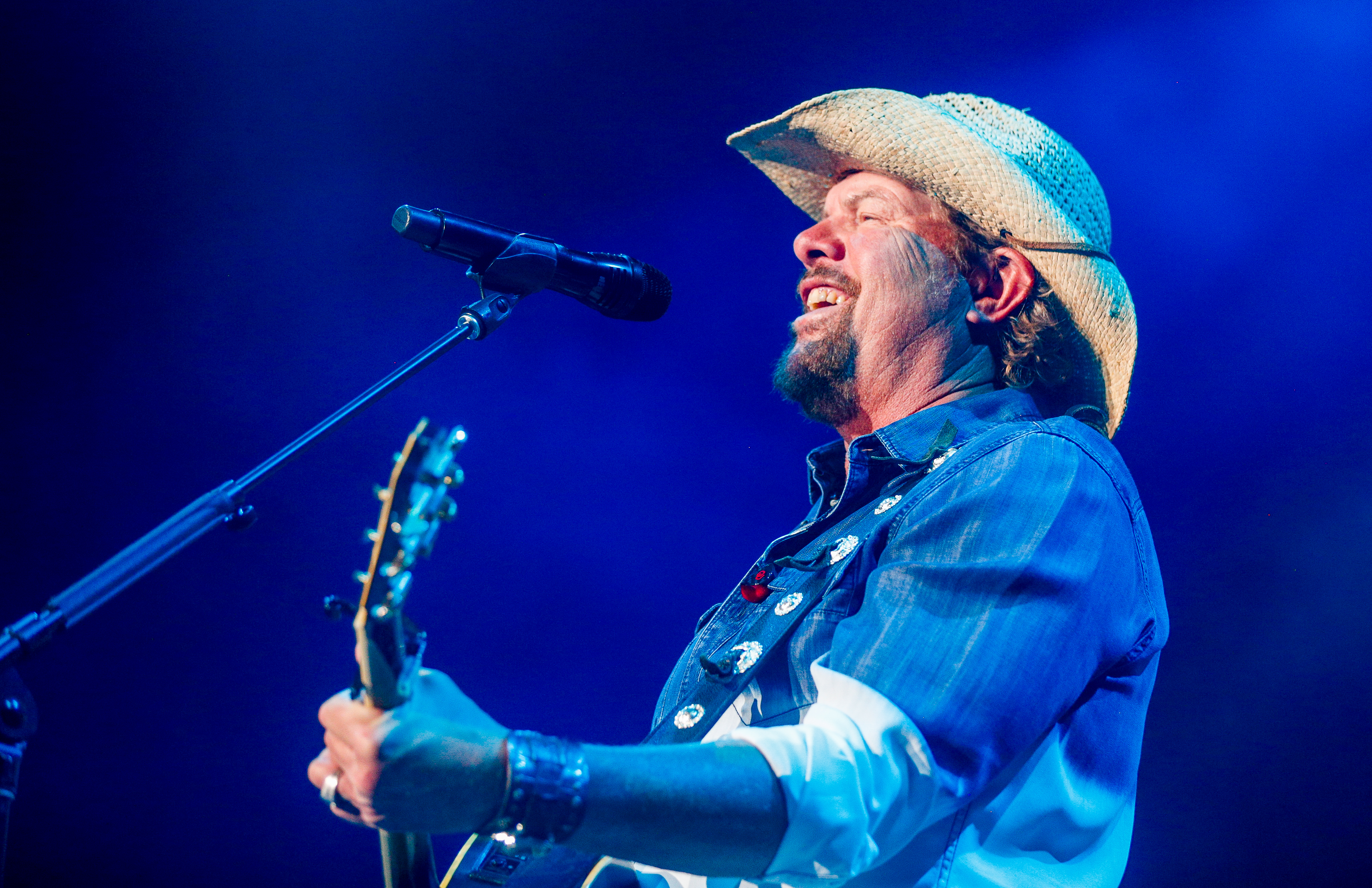 Toby Keith performs in Nashville amid stomach cancer battle