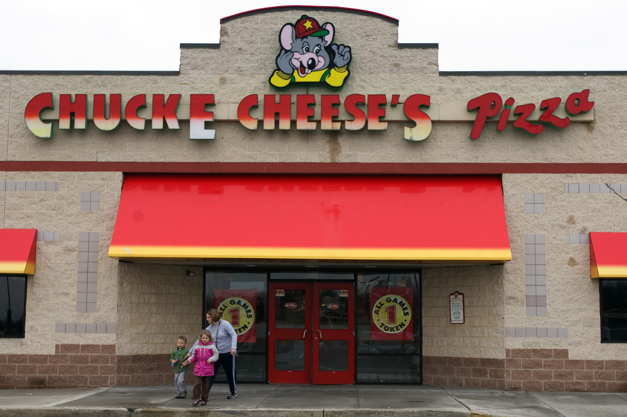 Chuck E Cheese 1 Billion In Debt Facing Possible Bankruptcy Reports   QEWEOLOOBRAFDN2XMIP66UTCJU.JPG