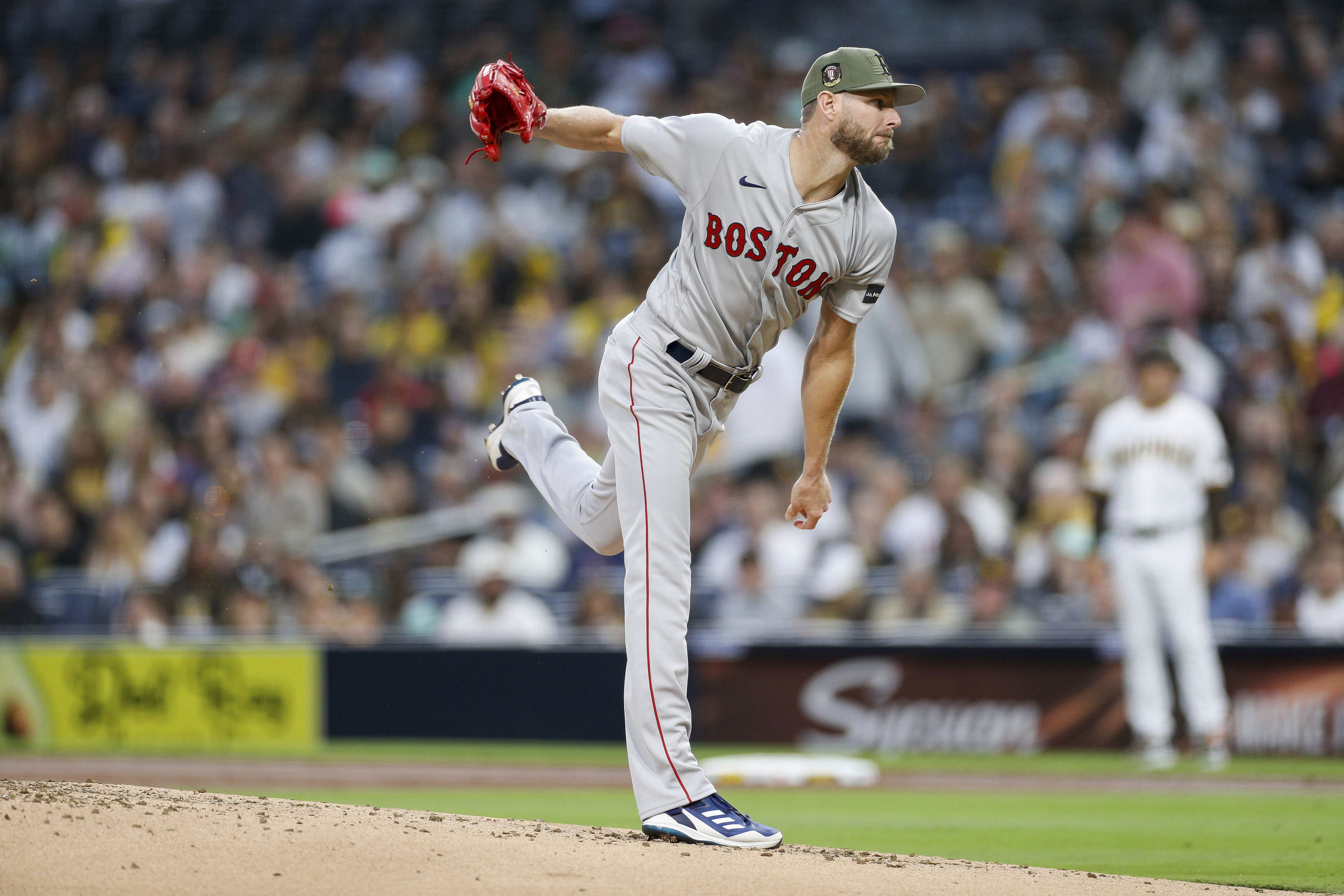 Chris Sale K’s 8, Enmanuel Valdez blasts 3-run homer