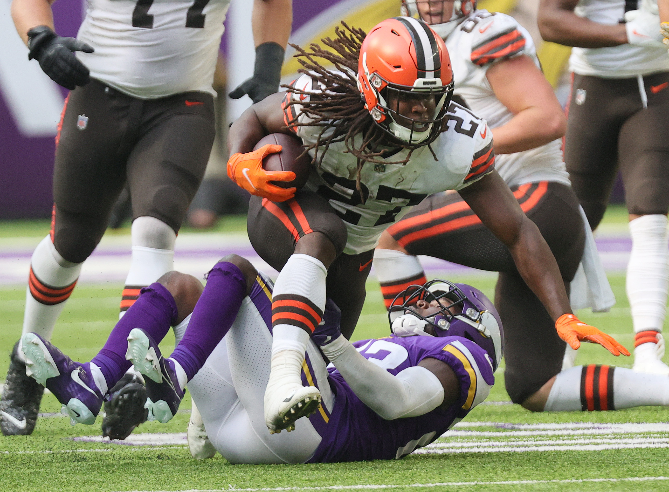 Chasing 1,000 yards: Where Nick Chubb and Kareem Hunt stand after Week 3 