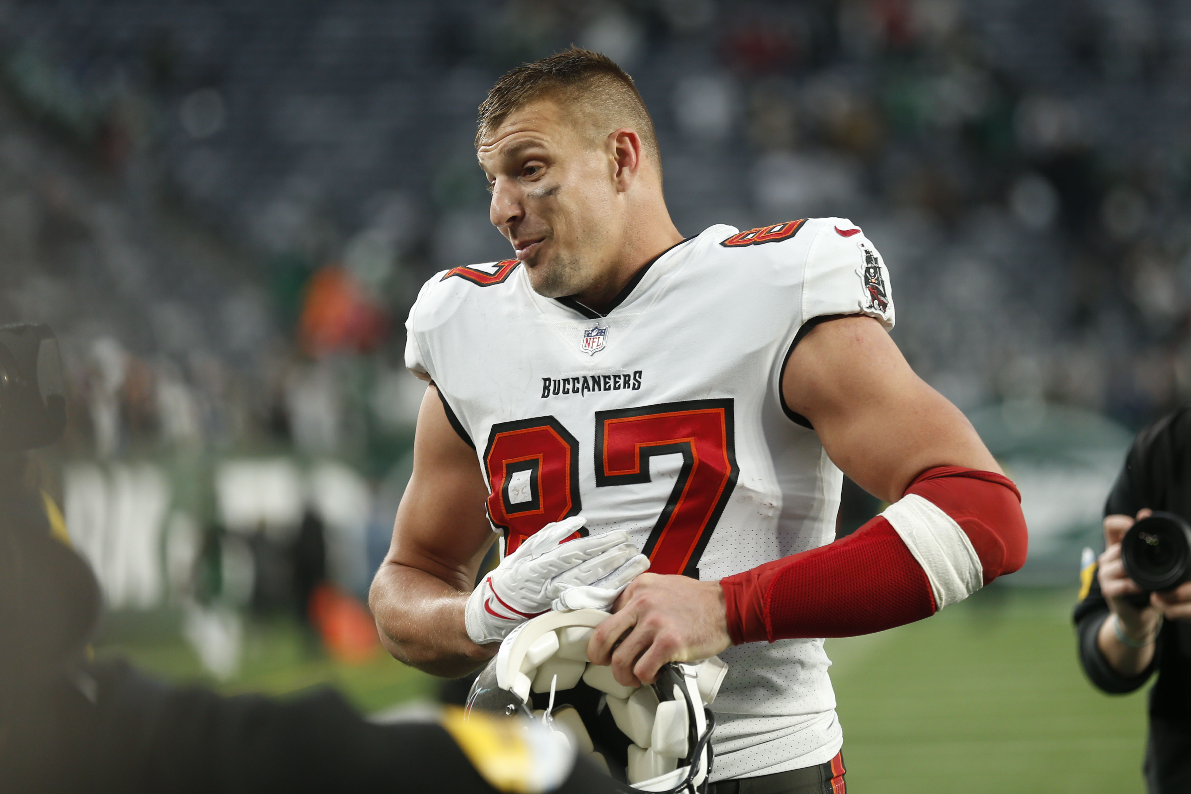 Rob Gronkowski, future Hall-of-Fame TE, retiring again after 2