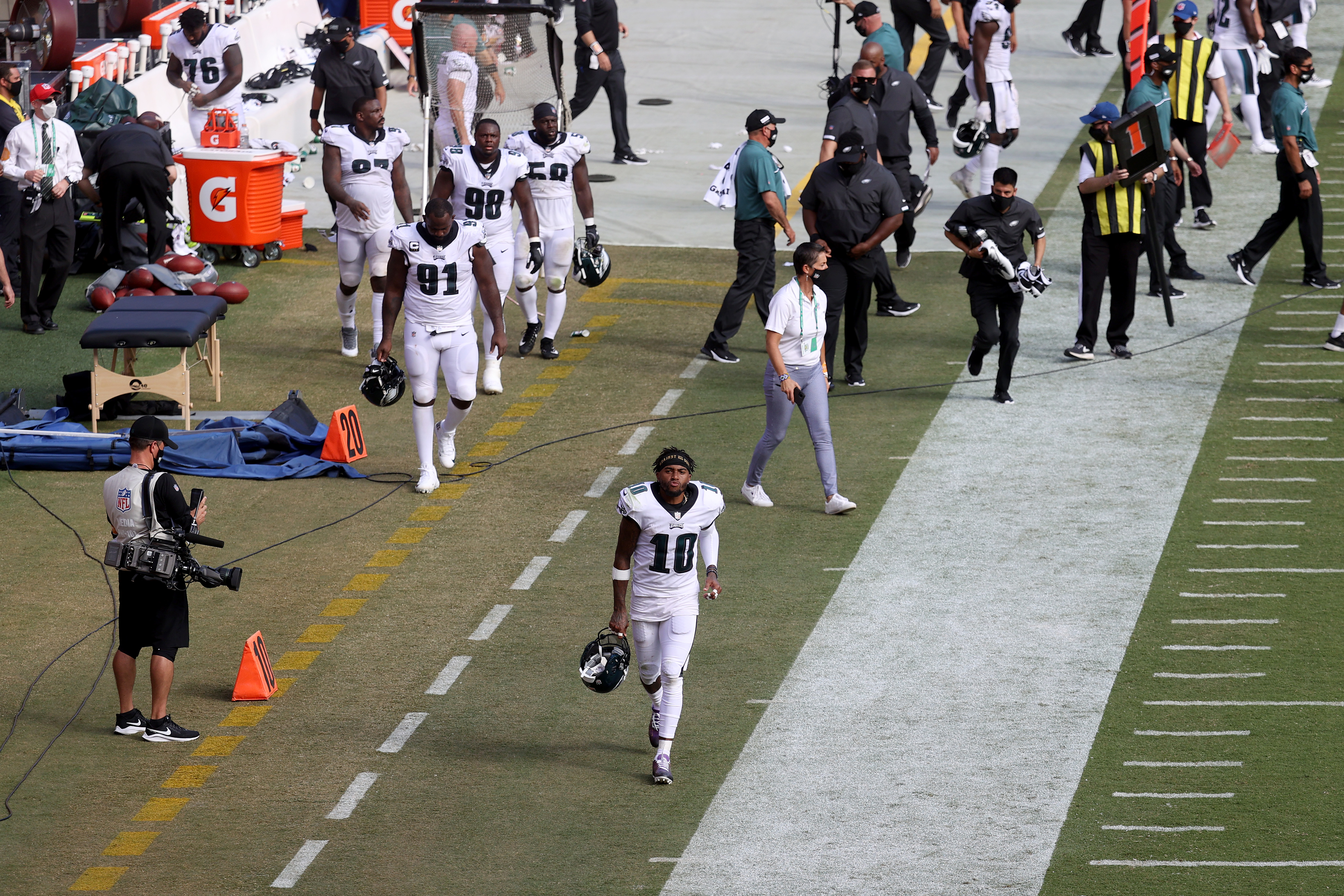 Washington is blown out by the Eagles at FedEx Field to fall to 1