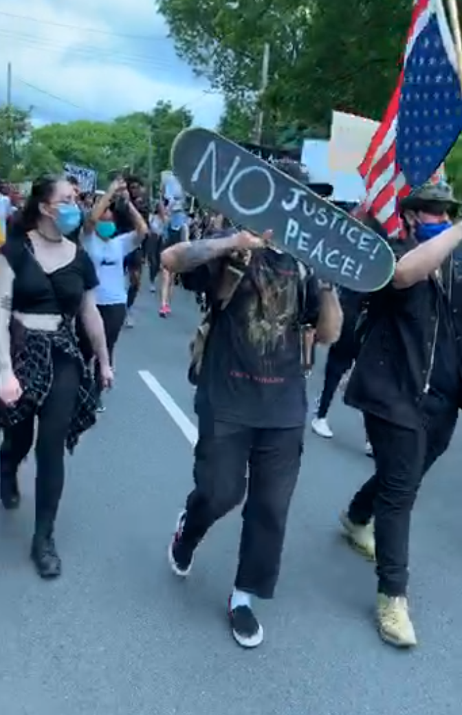 Protesters head to the 122 along Hylan Blvd. (Still from Facebook Live/Shane DeMaio)