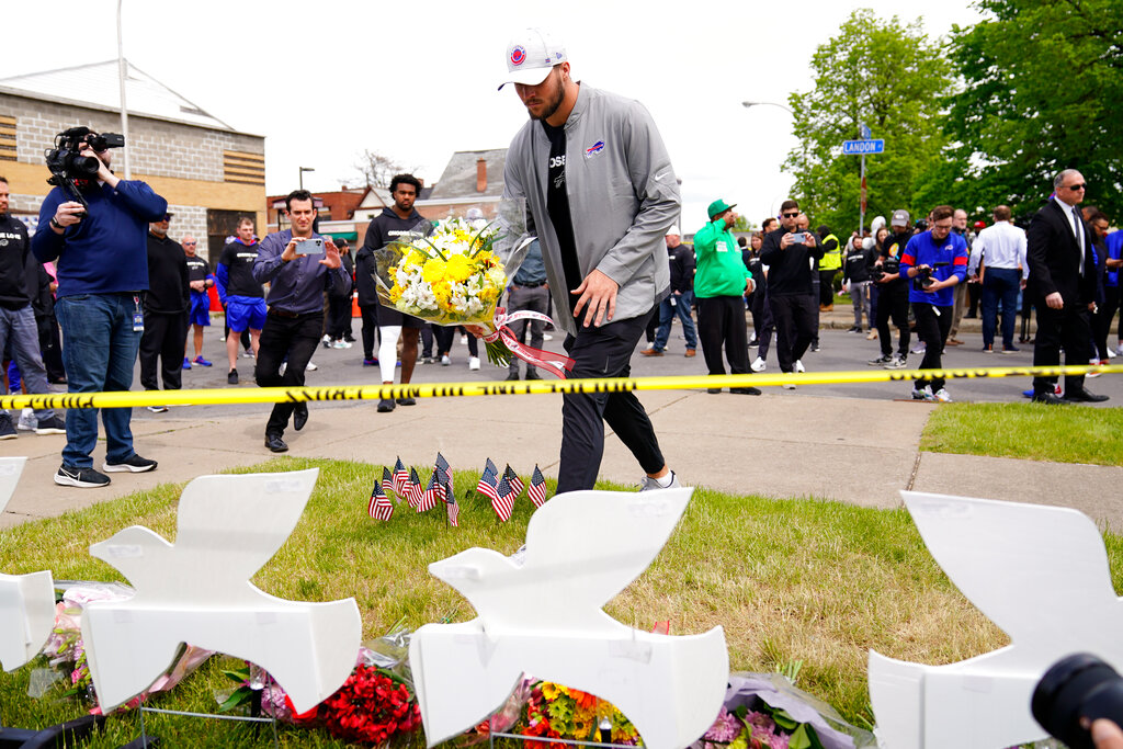 Worker Hiding In Store During Mass Shooting Says 911 Dispatcher Hung Up 