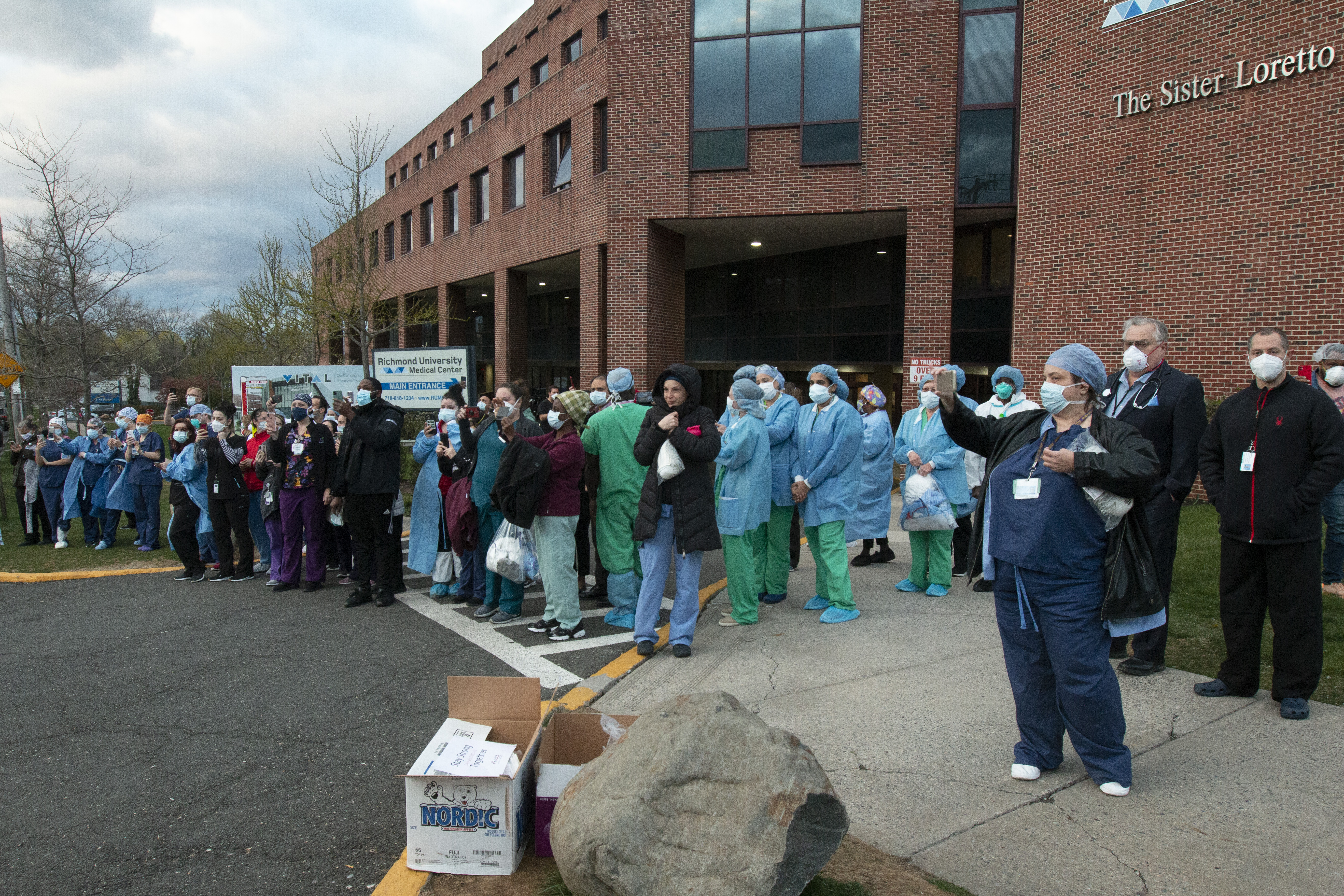 Staten Islanders came to West Brighton on Friday, April 10, 2020, to show their support for healthcare workers at Richmond University Medical Center. (Staten Island Advance/ Paul Liotta)