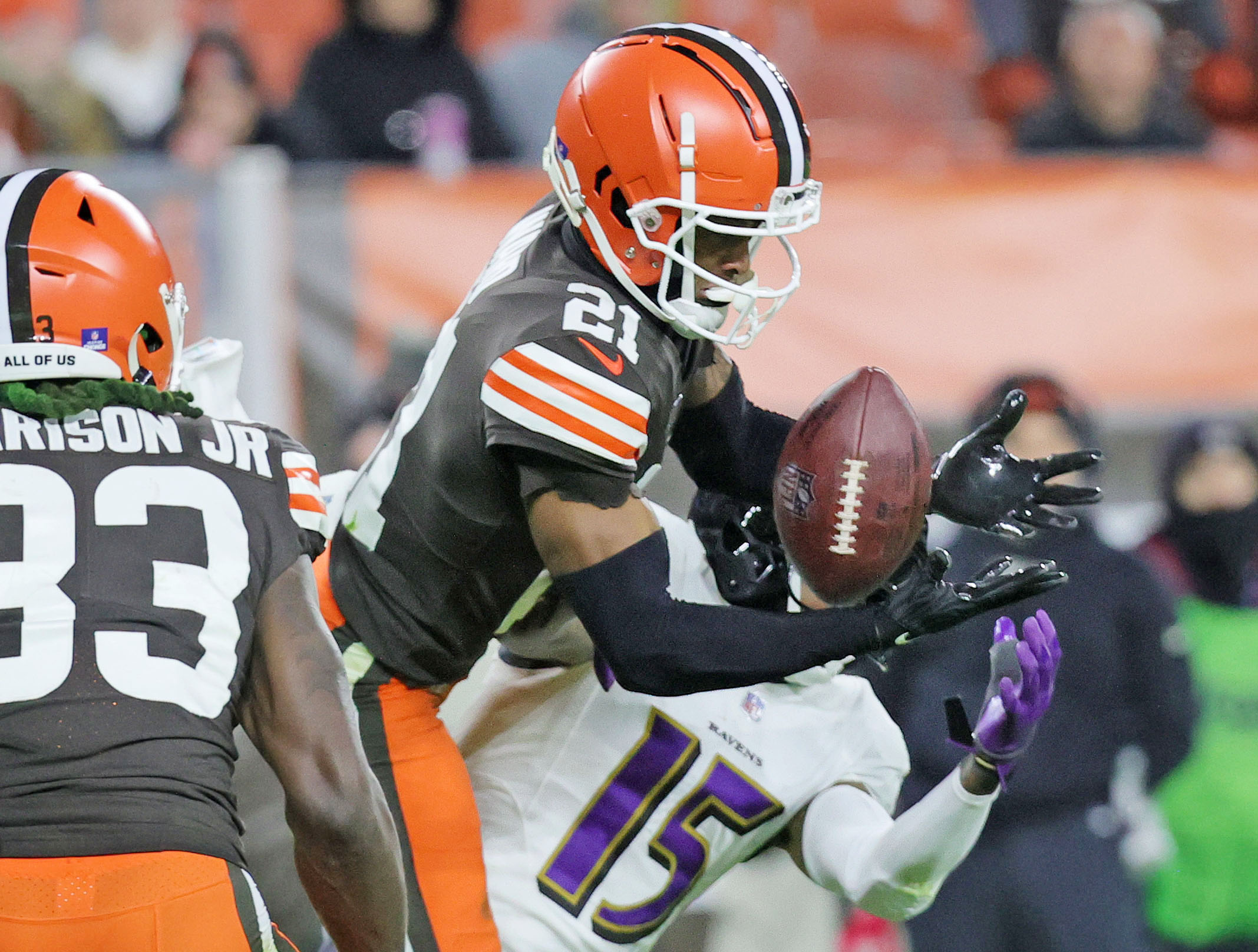 Browns to bring back white facemasks for Week 15 vs. Ravens