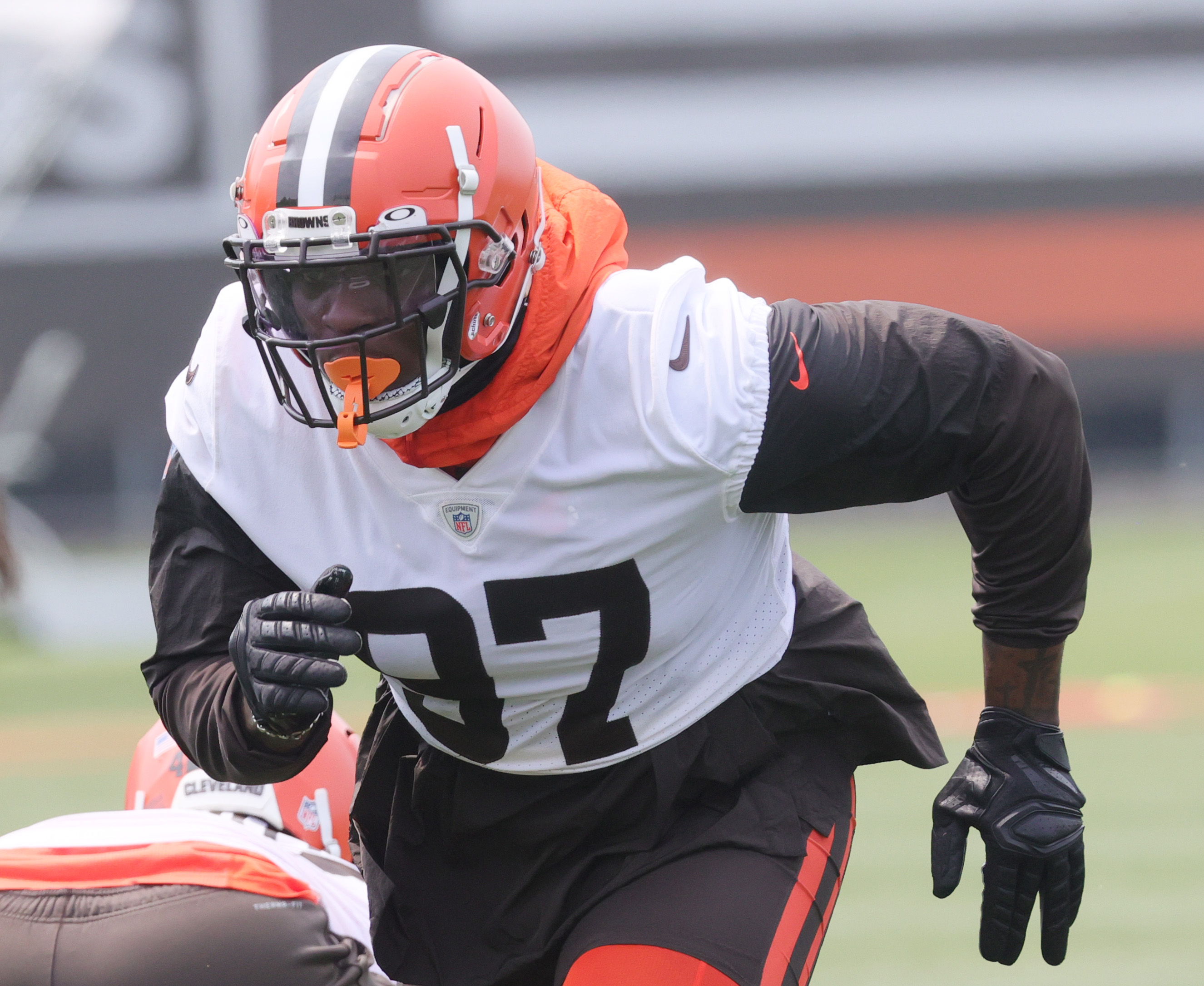 Browns release Perrion Winfrey after video accuses him of threats