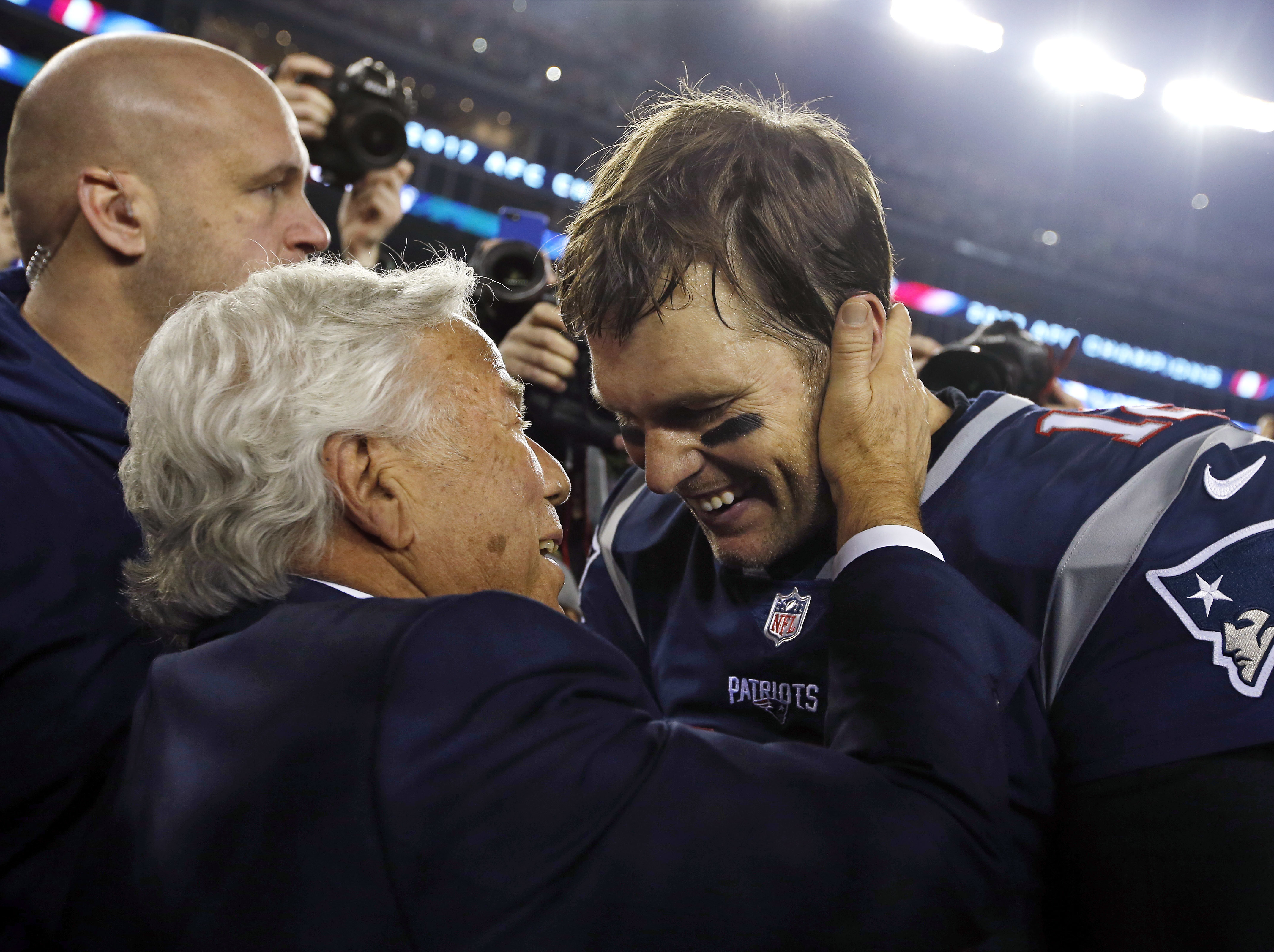 Tom Brady retirement: Robert Kraft wants legendary quarterback to sign a  one-day contract, retire as New England Patriot - ABC7 New York