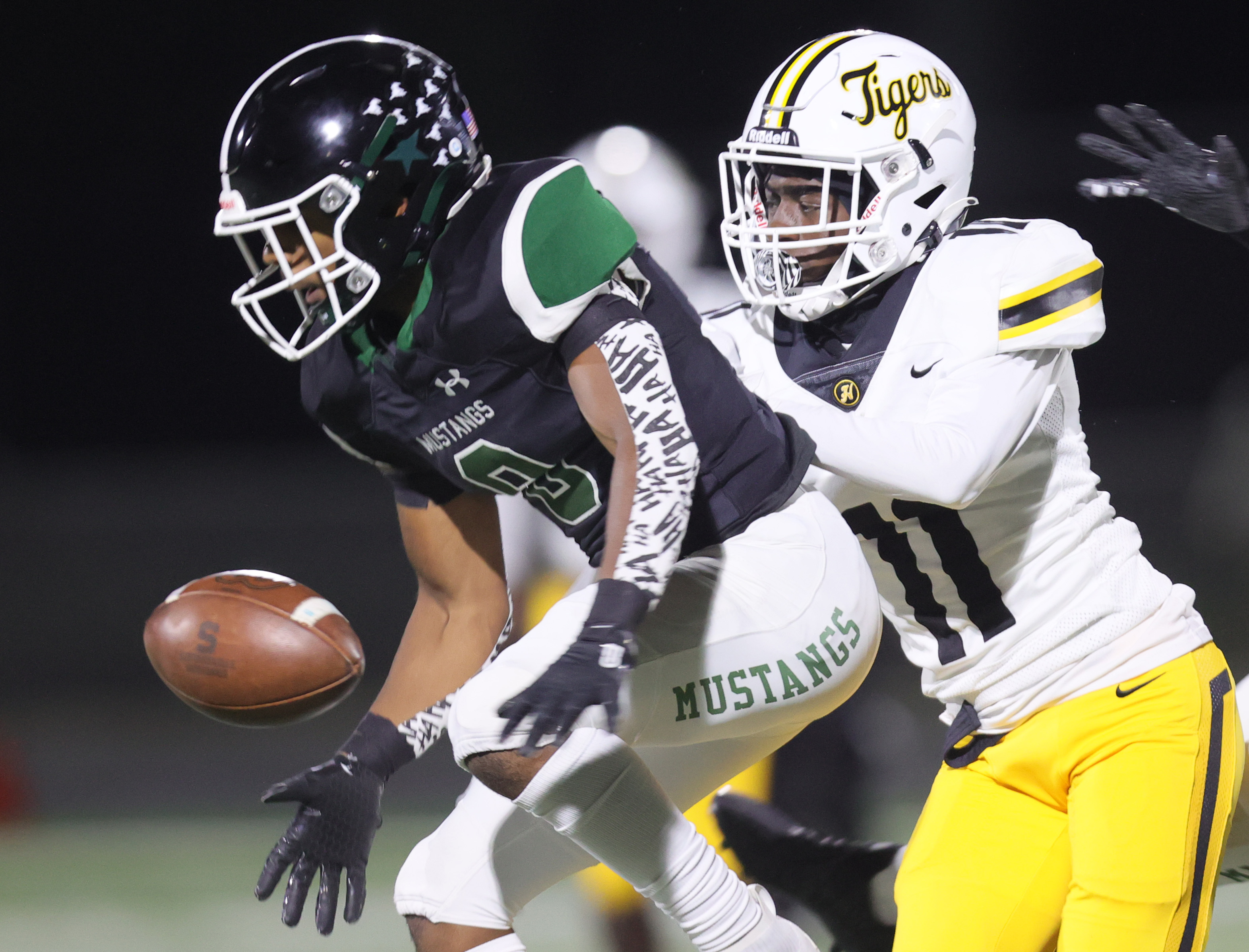 Strongsville Vs. Cleveland Heights In High School Football, September ...