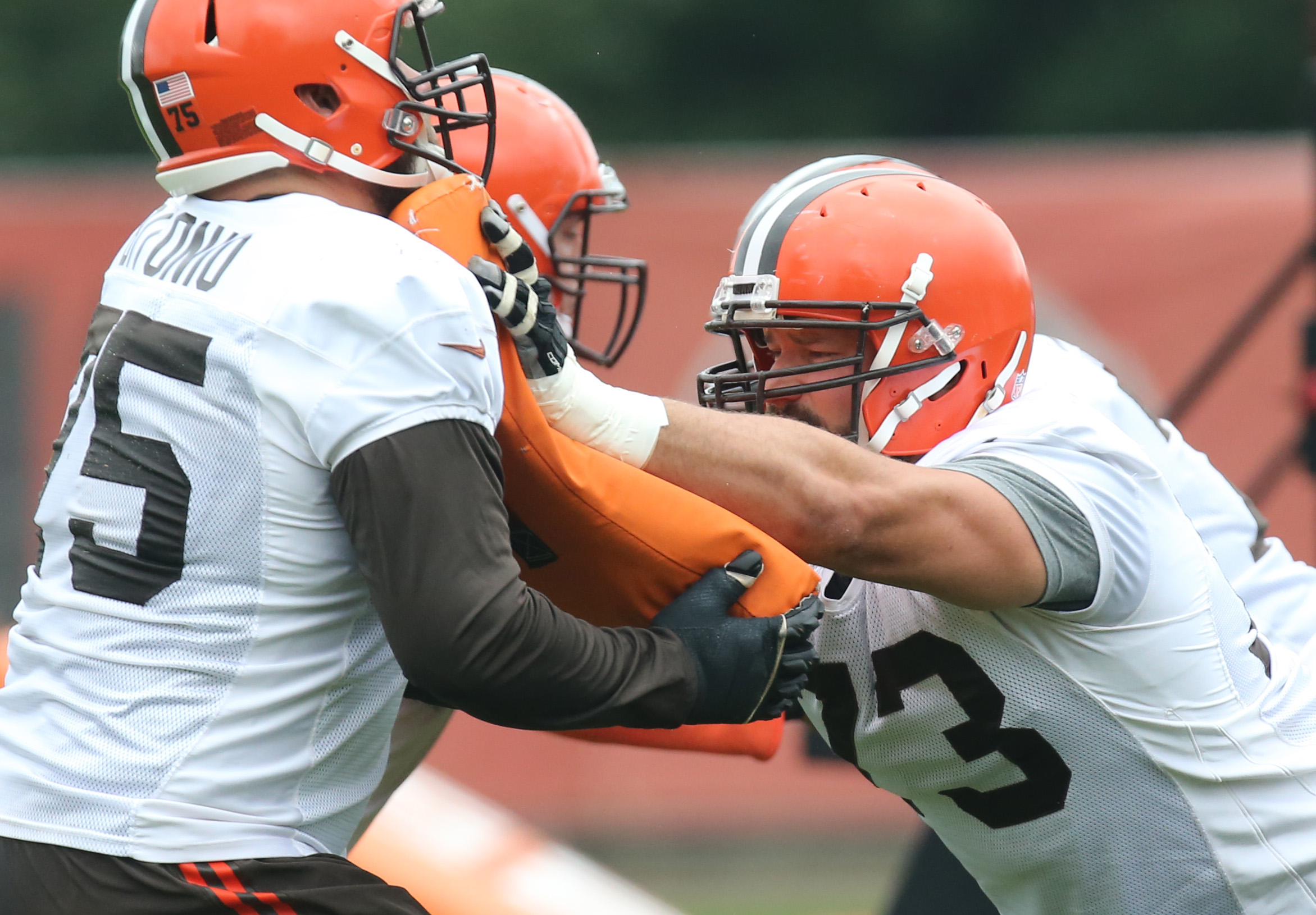 Cleveland Browns Pro Bowl left tackle Joe Thomas signs 7-year extension,  says team is 'building something special' 