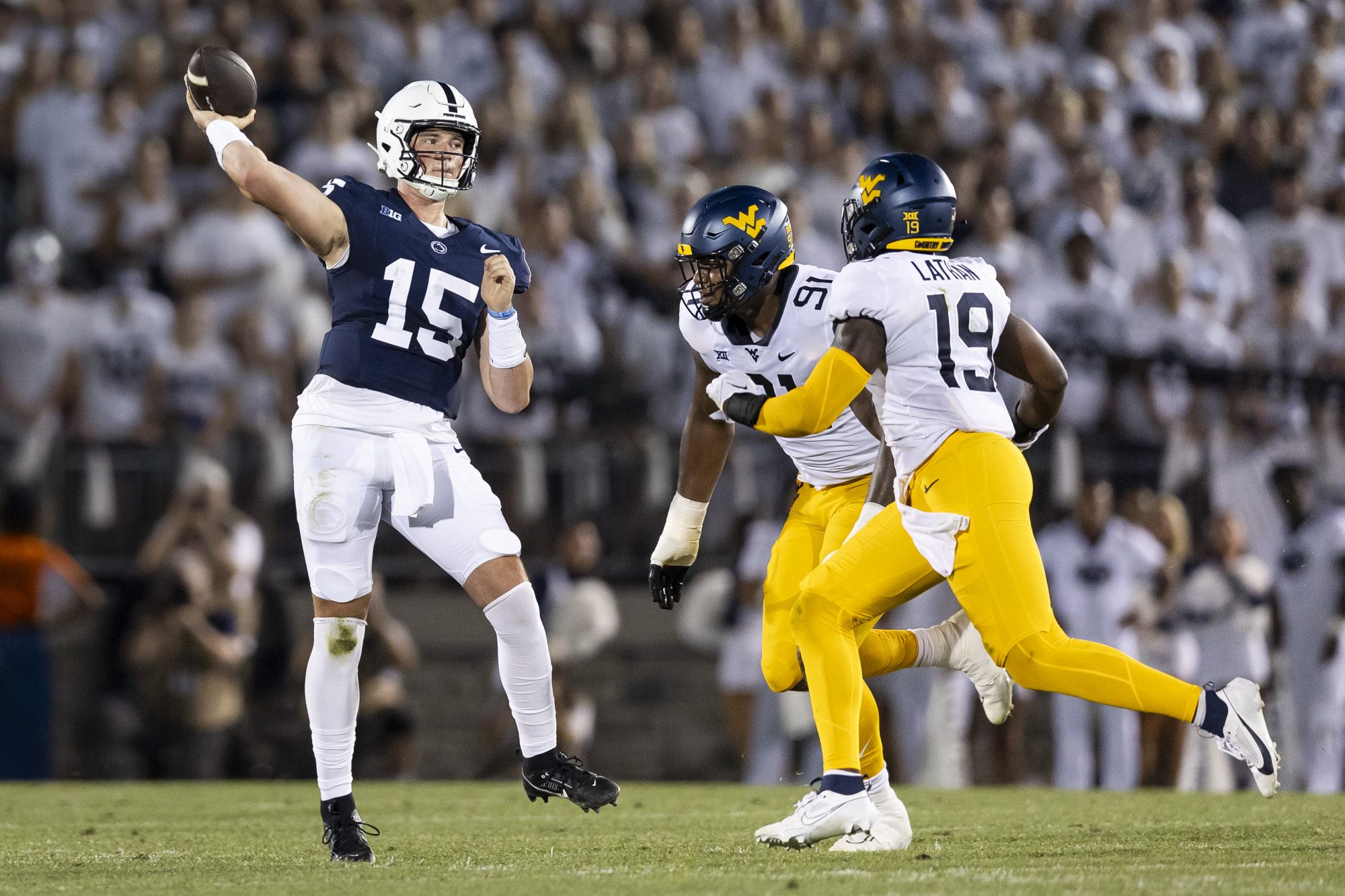 Penn State quarterback Drew Allar (15) throws a pass against