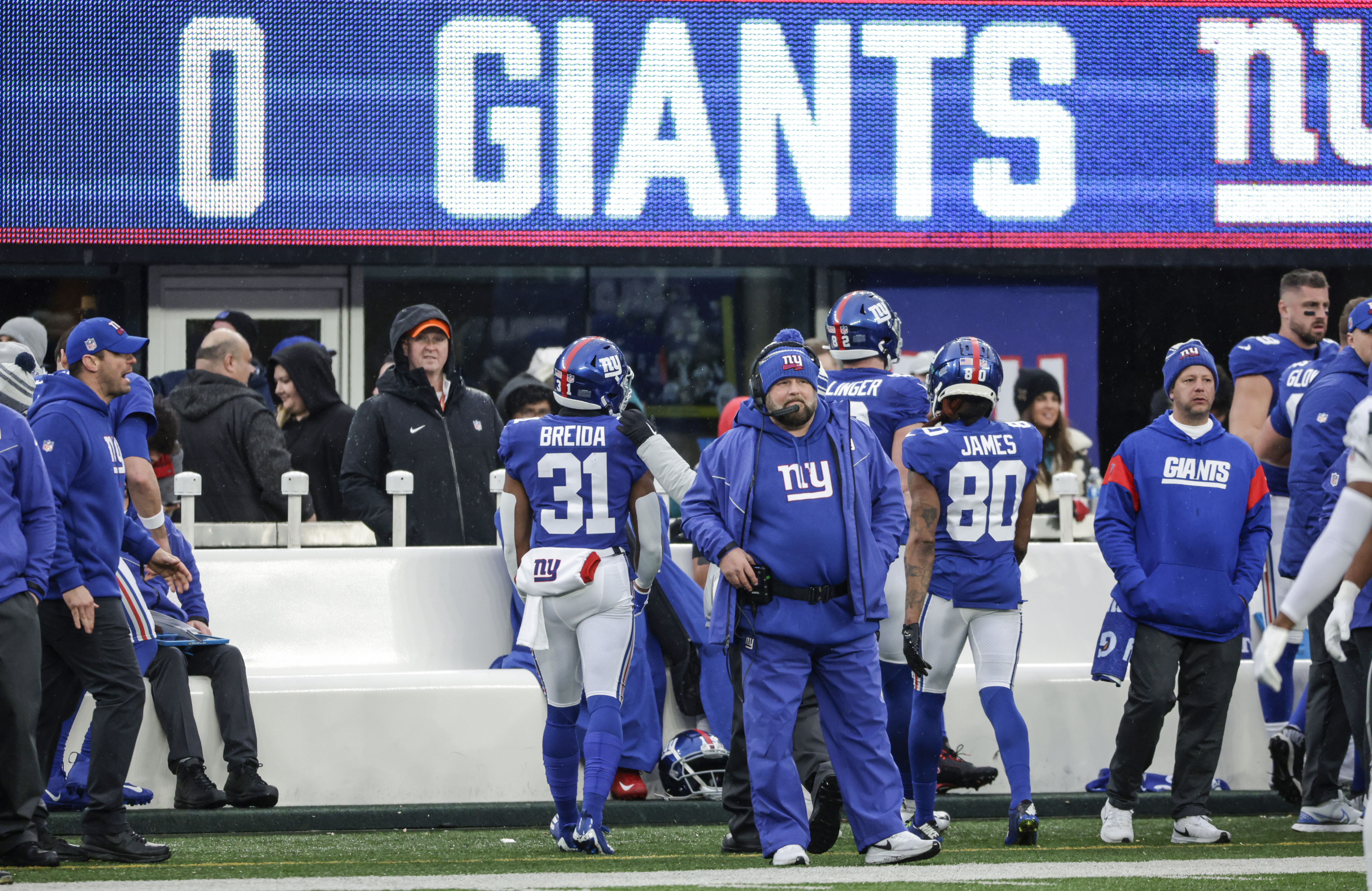 Twitter roasts Giants after 34-13 loss to Eagles - Big Blue View