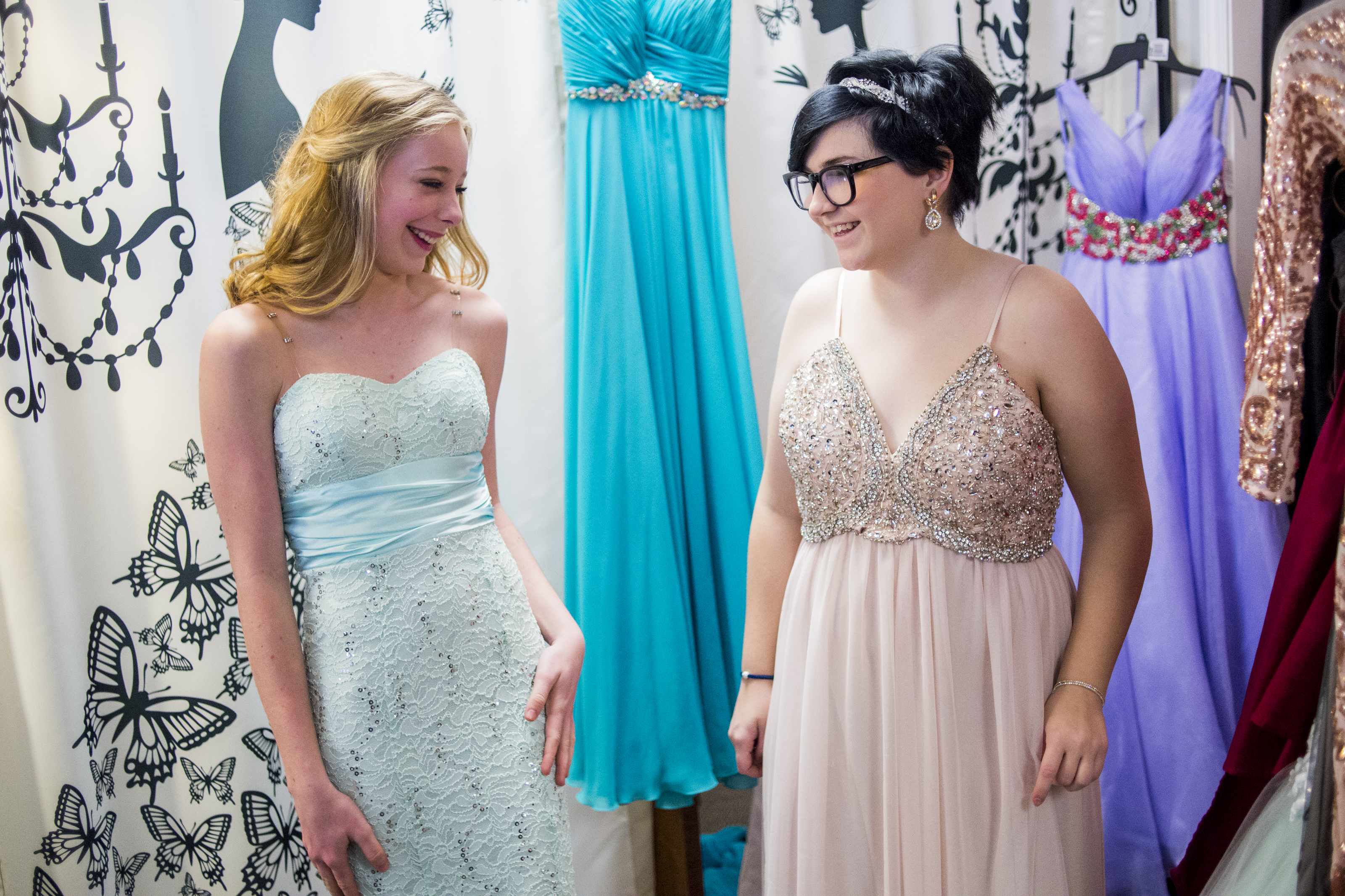 Boutique in Burton offers free prom dresses to high schoolers - mlive.com