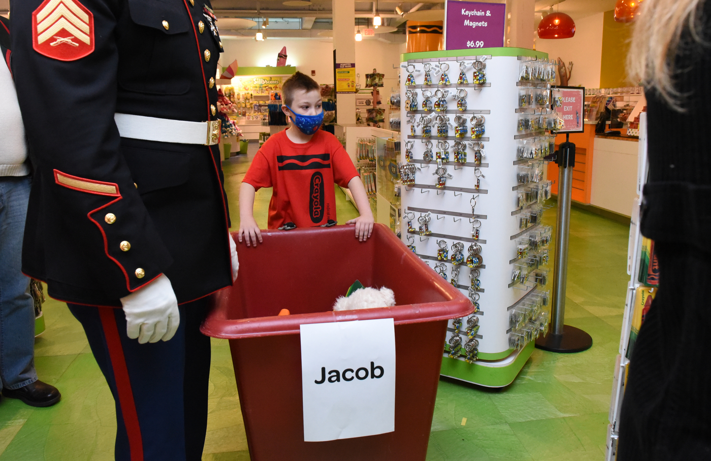 96-seconds Of Color Shopping Spree At Crayola Experience ...