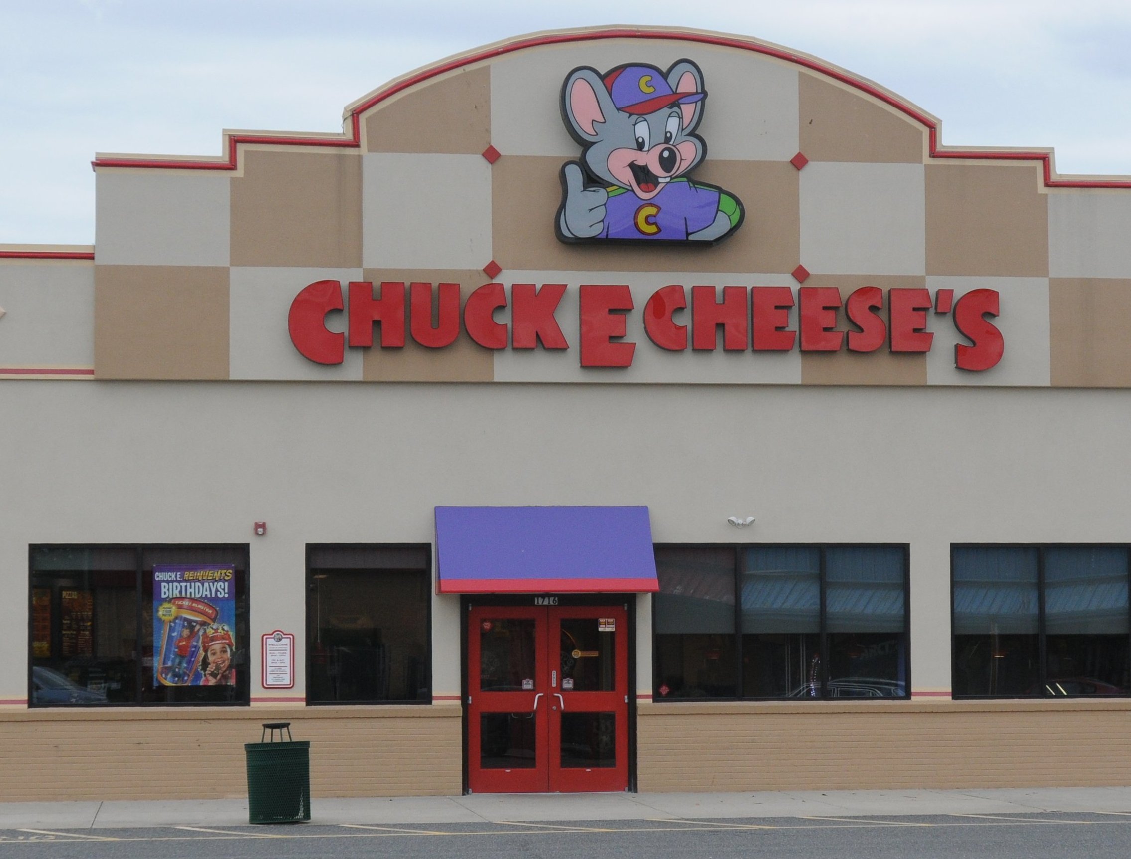 Vintage Photos: A look back at Chuck E. Cheese over the years ...