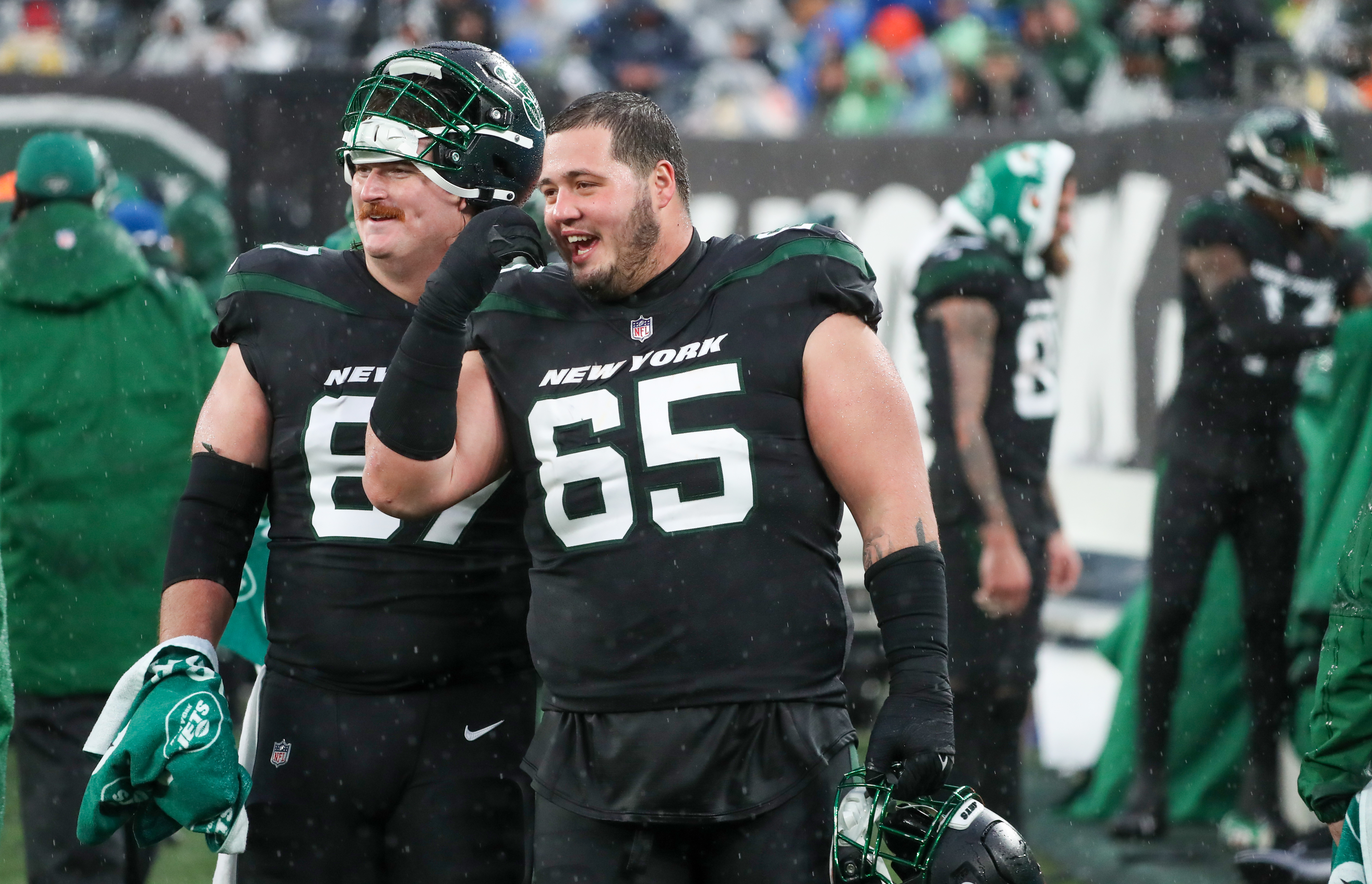 EAST RUTHERFORD, NJ - NOVEMBER 27: New York Jets quarterback Mike White (5)  during the National Football League game between the New York Jets and the  Chicago Bears on November 27, 2022