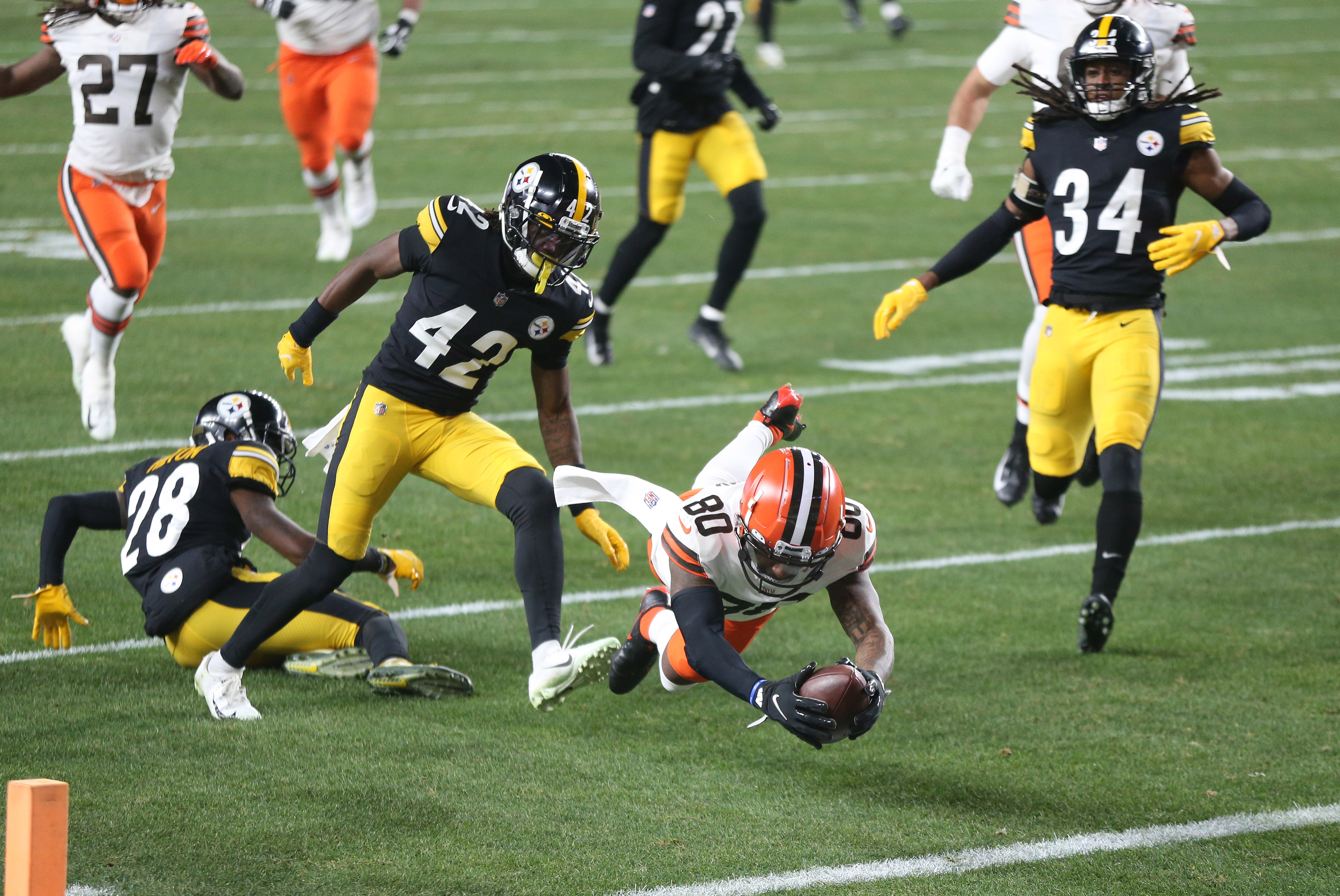 Browns overcome adversity, past history to claim stunning wild-card victory  over Steelers