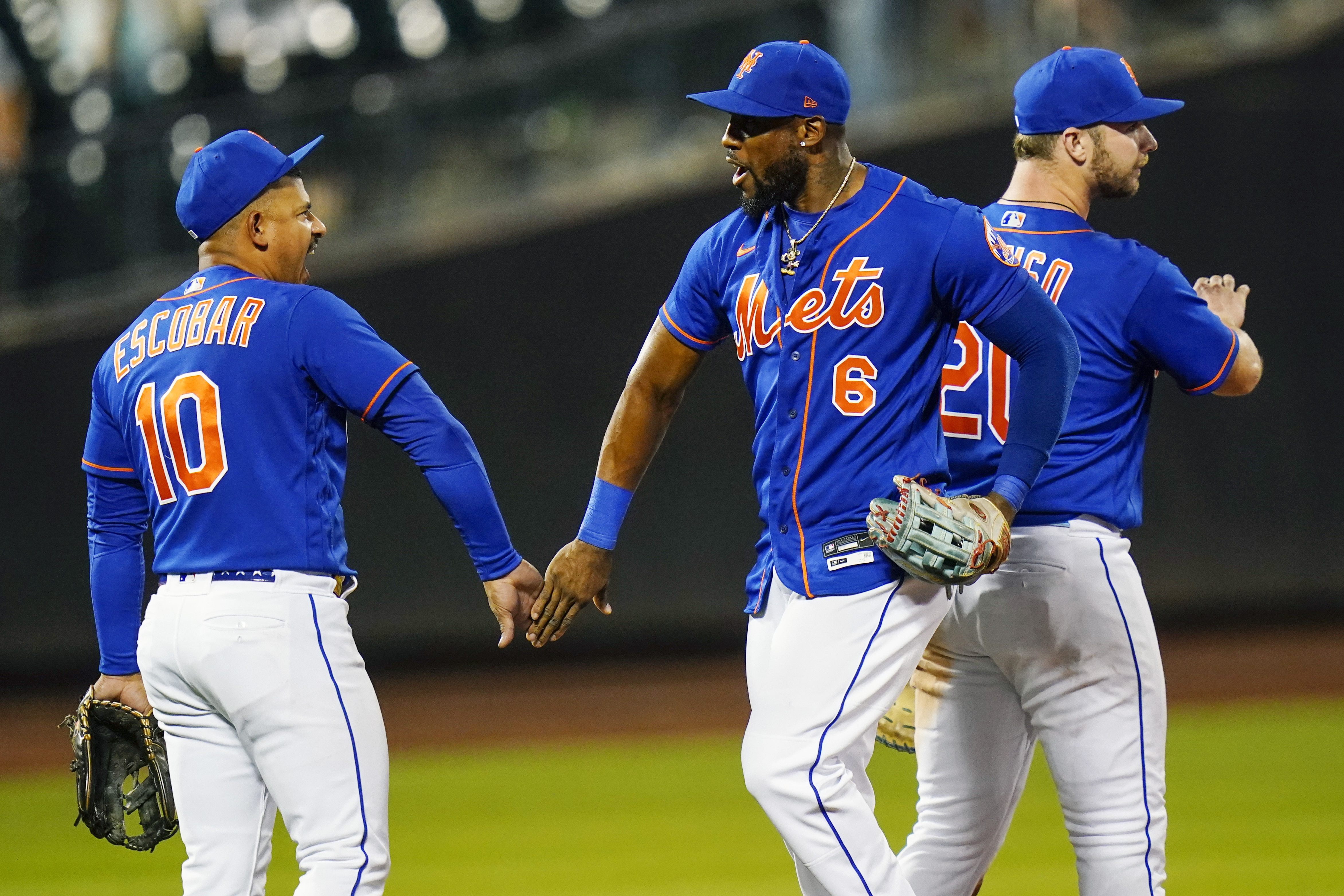 Mets-Yankees Subway Series has October-like atmosphere