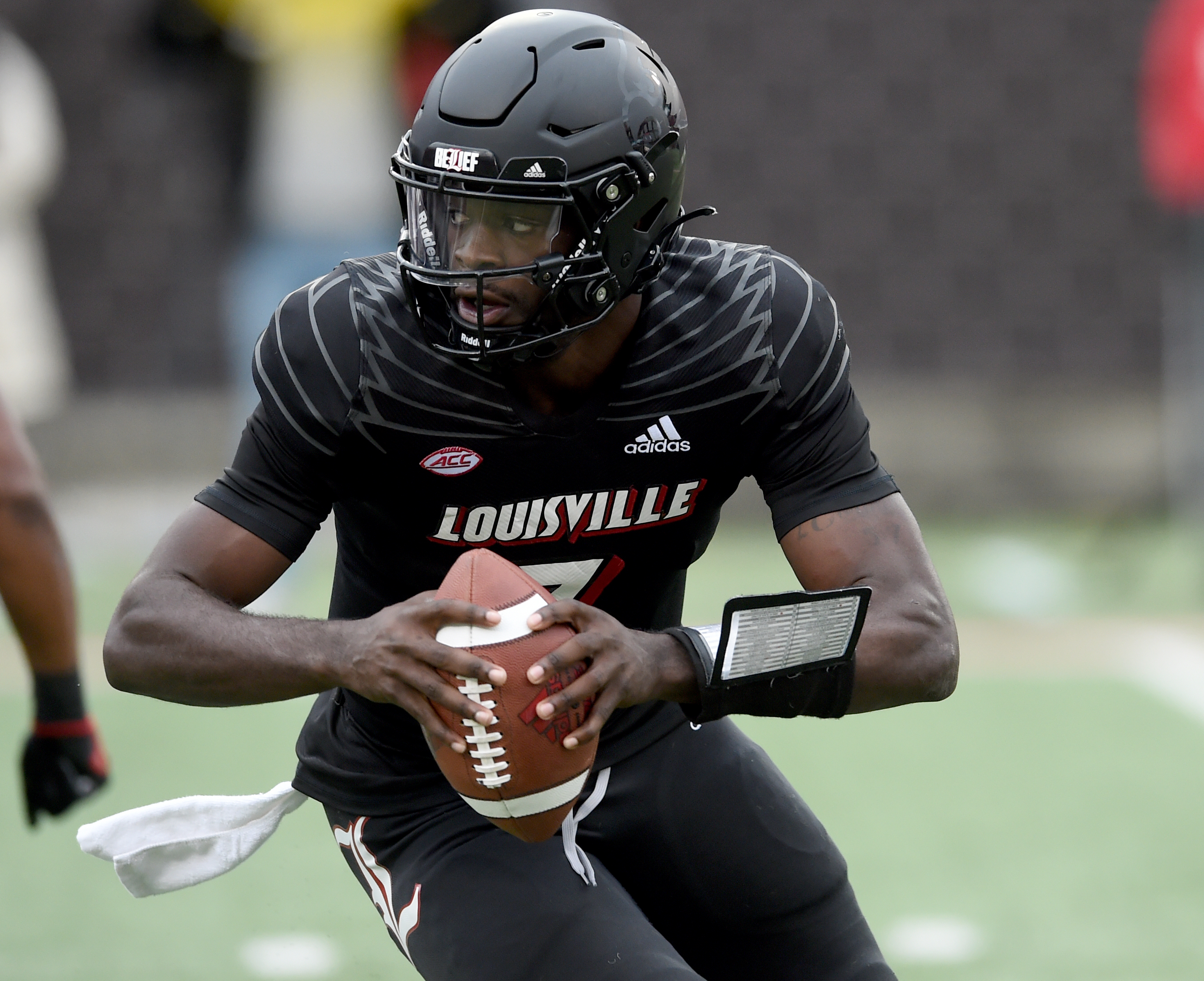 Louisville routs Syracuse 41-3