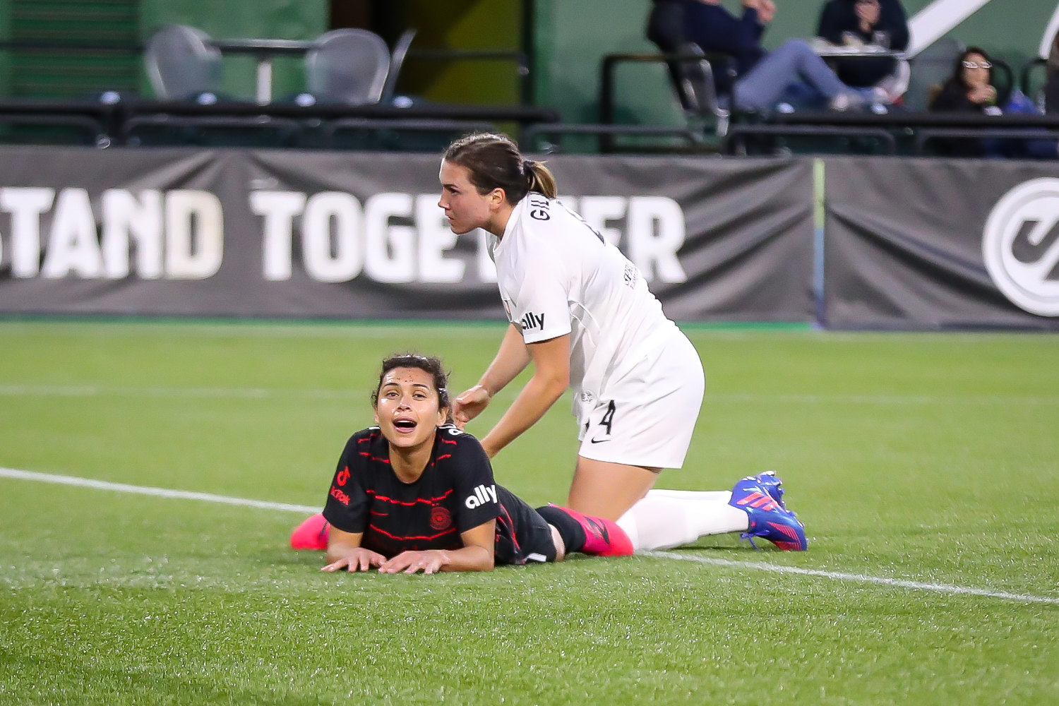 Reign advance to NWSL semifinal with 1-0 win over Angel City