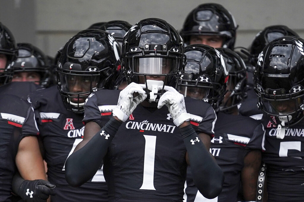 Cornerback Ahmad Gardner - Cincinnati Bearcats Football