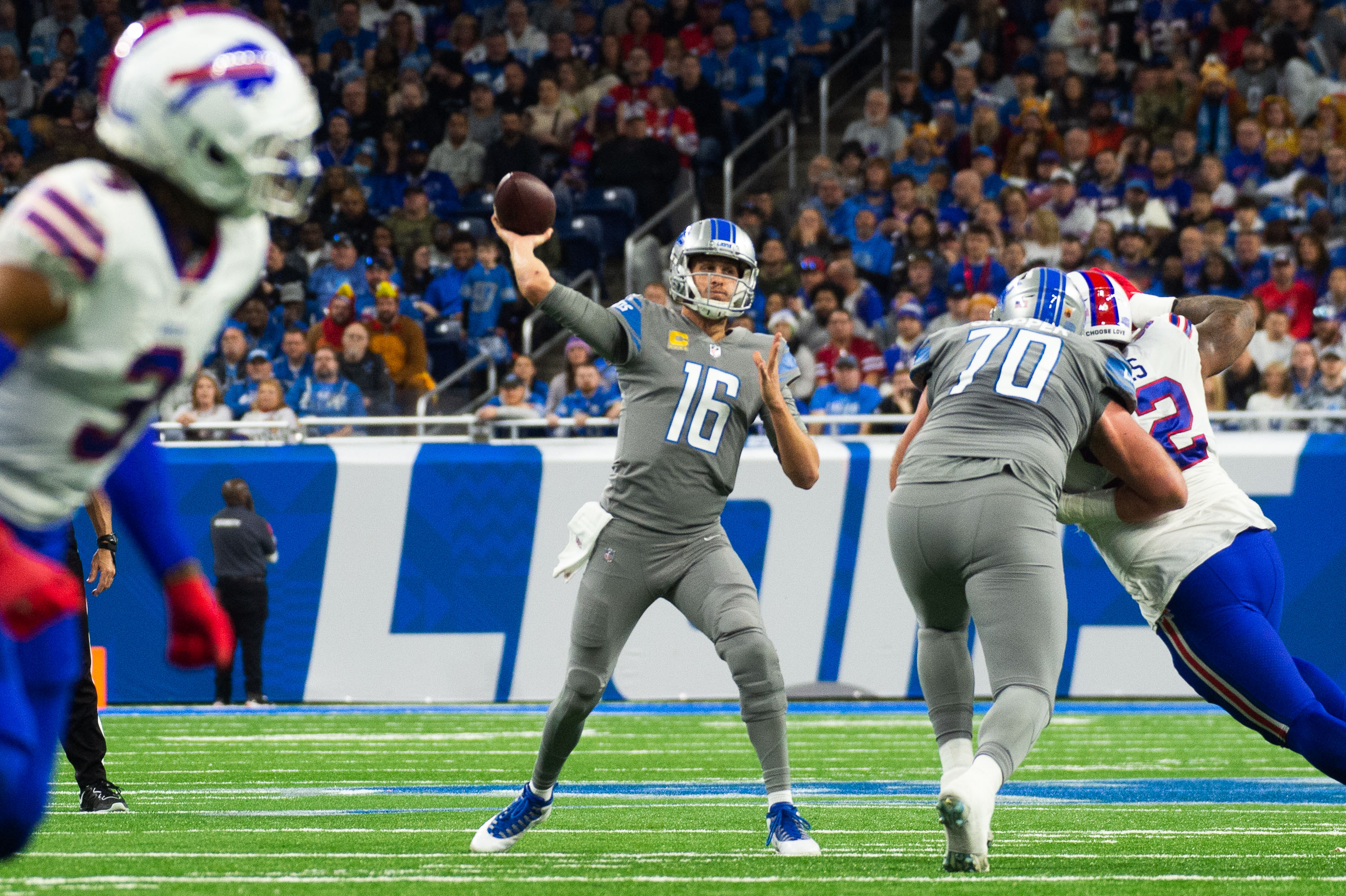 Sparks Fly': Serenading a Detroit Lions season on the brink