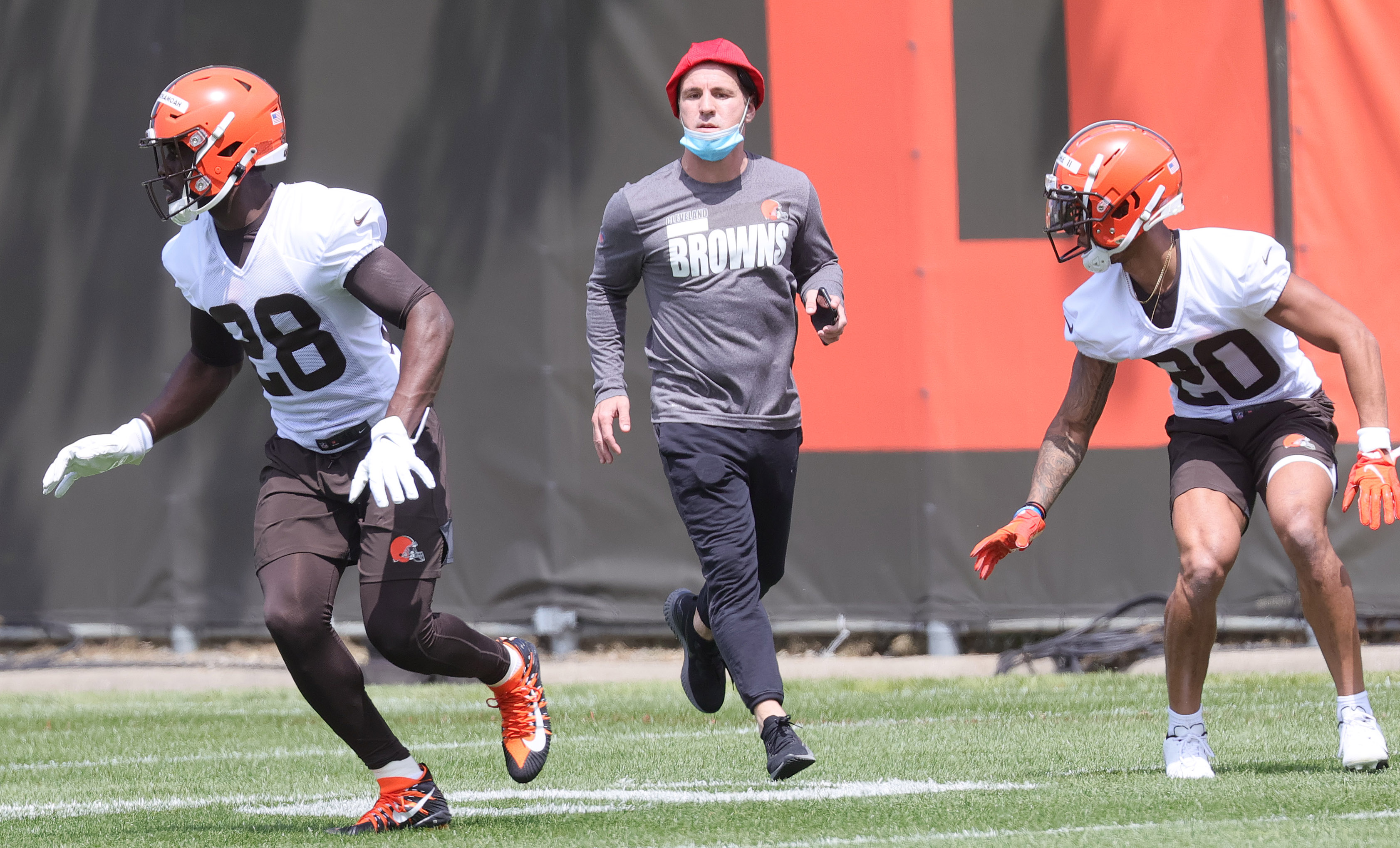 Joe Woods, Cleveland Browns defense seek chemistry, success