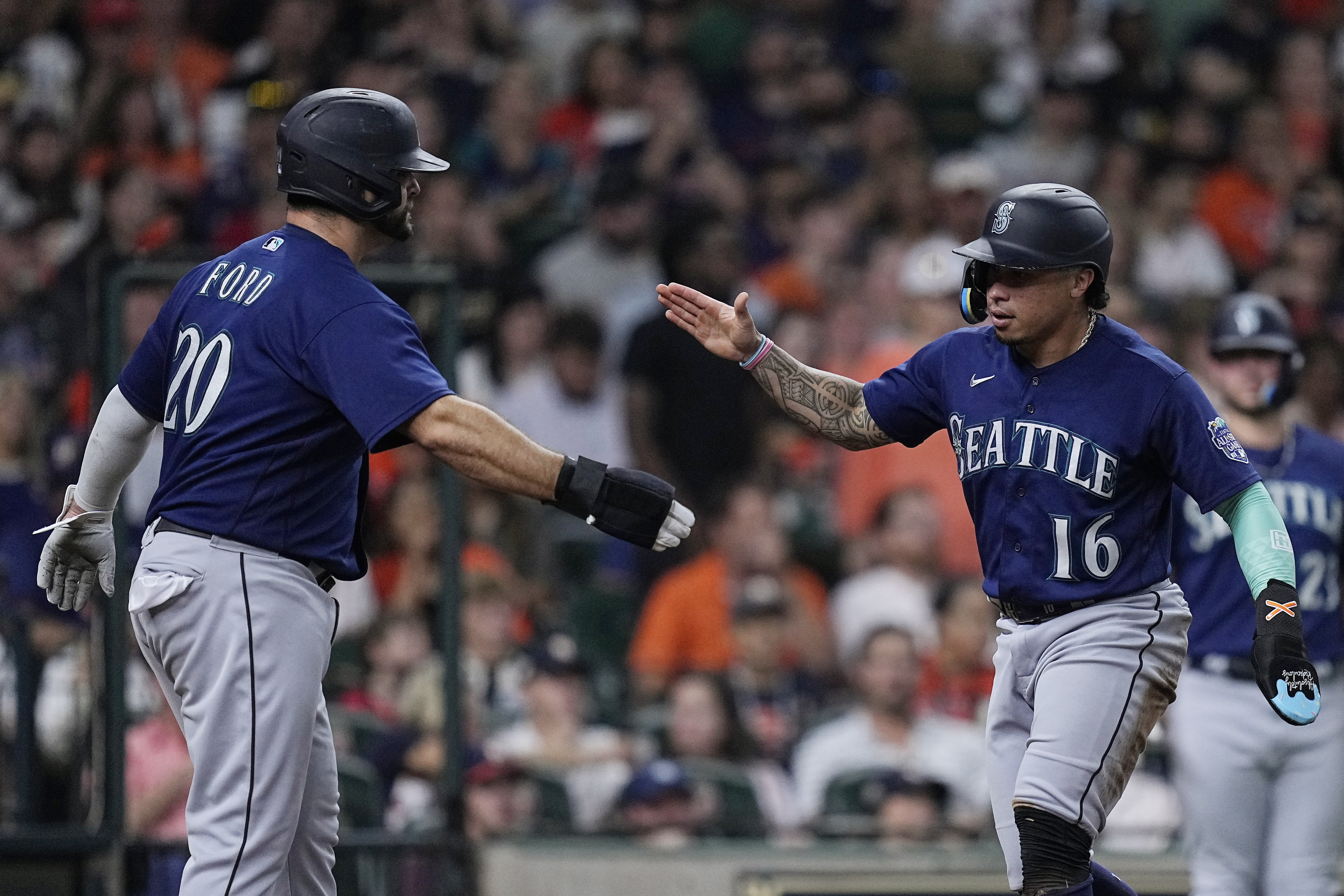 Despite taking series off Astros, Mariners still struggling with bats