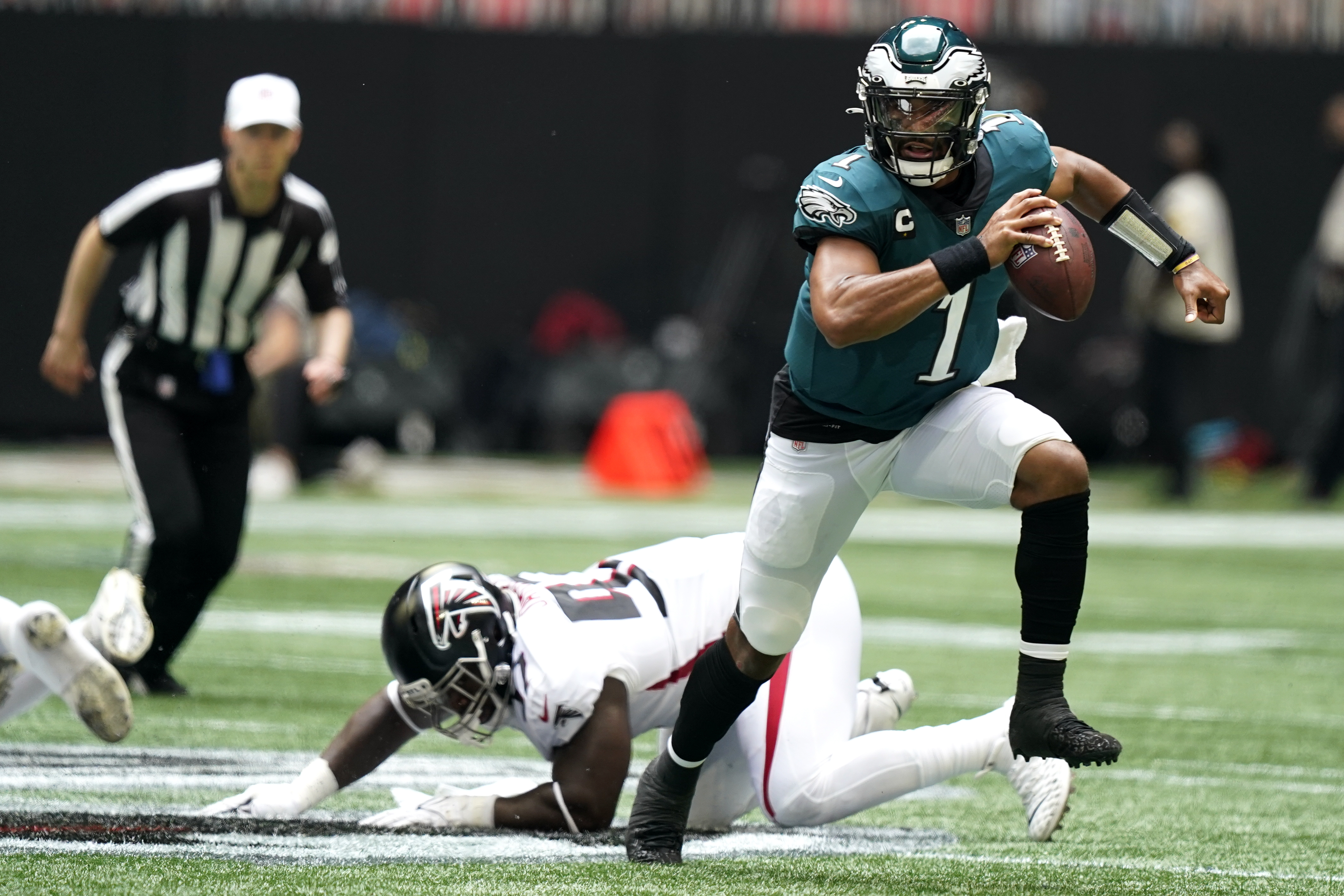 Eagles' Jalen Hurts throws more dirt on Carson Wentz era with electric  performance in Week 1 win over Falcons