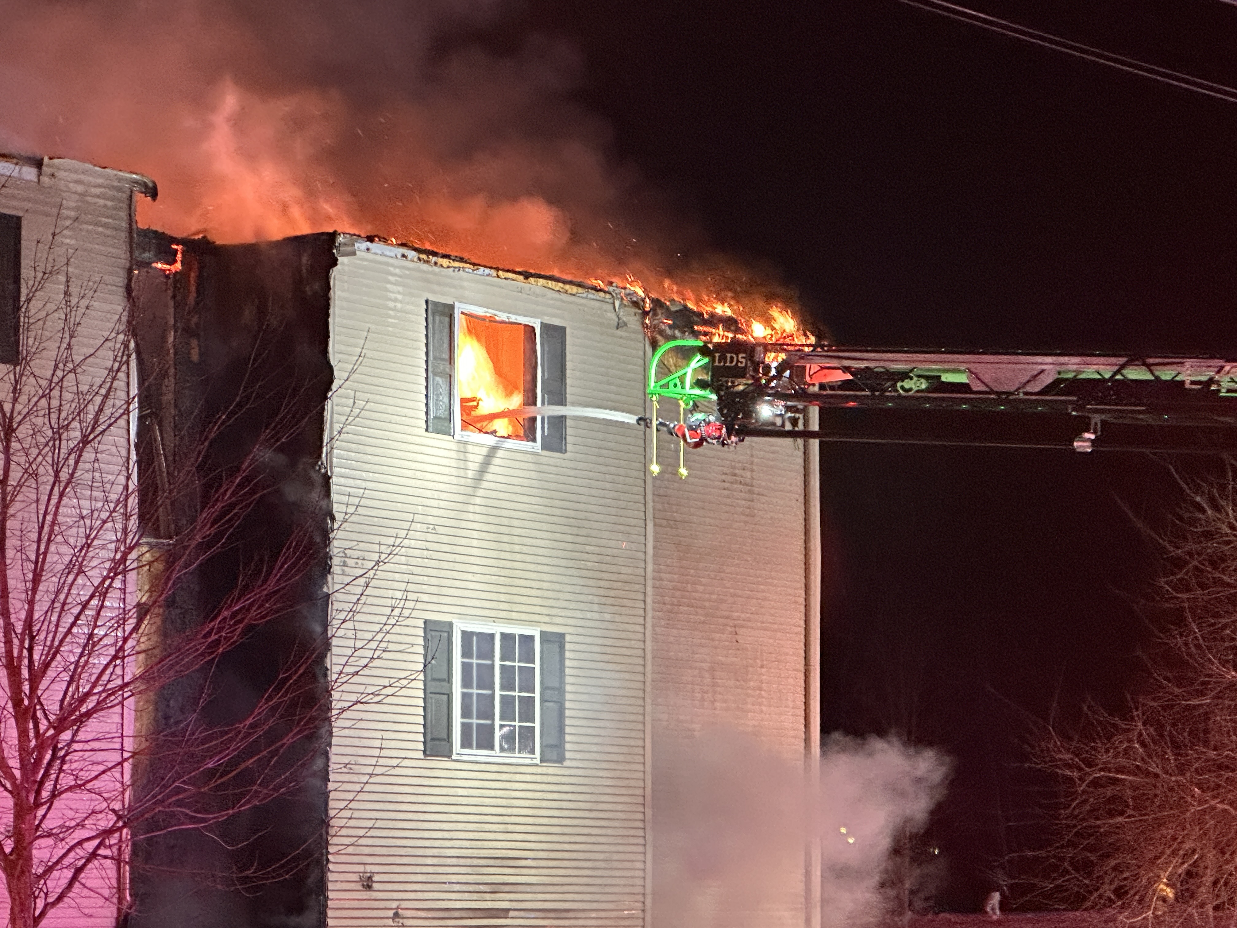 Fire rips through Central New York apartment complex - syracuse.com