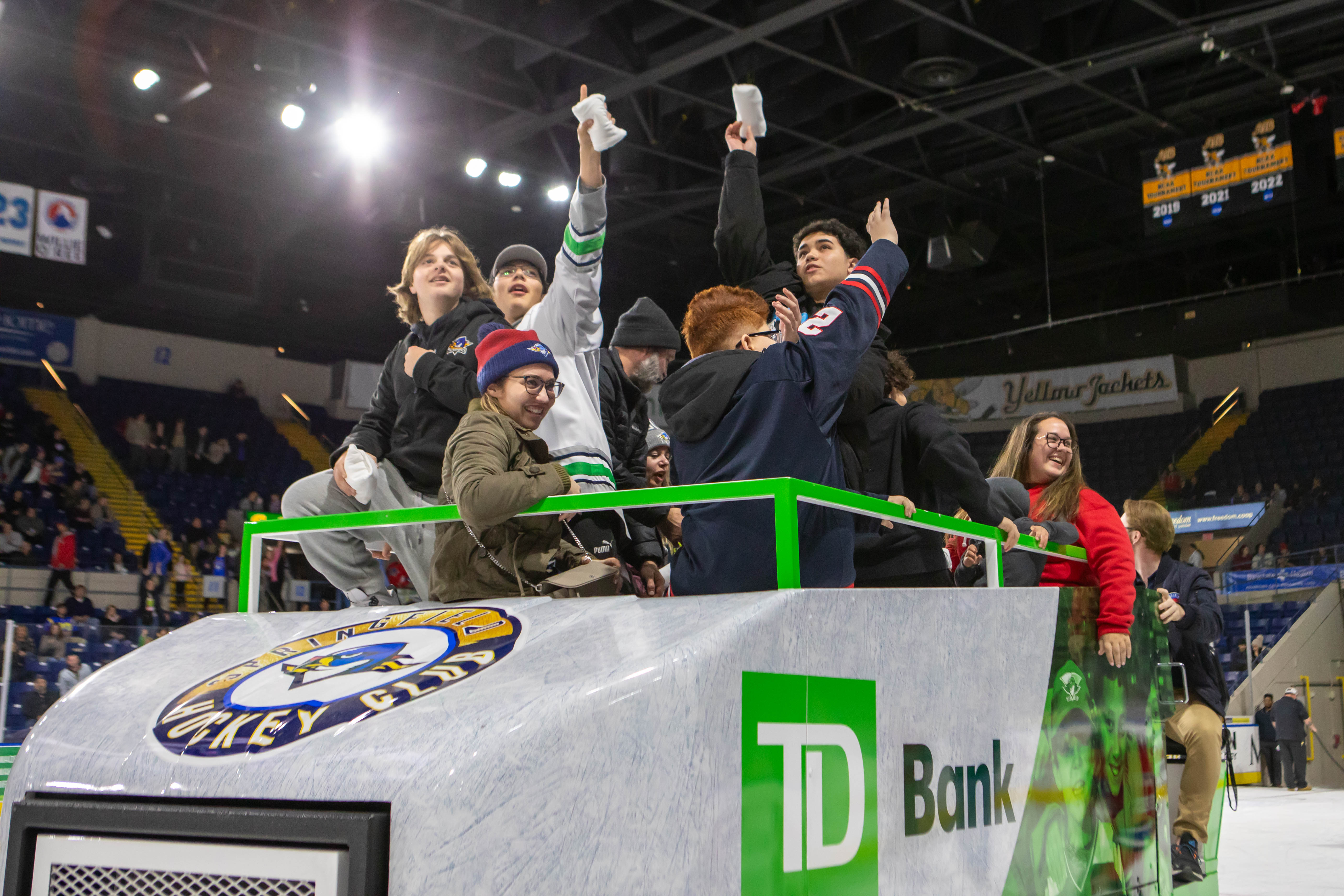 Springfield Thunderbirds VS Rochester Americans 12/13/23 - masslive.com