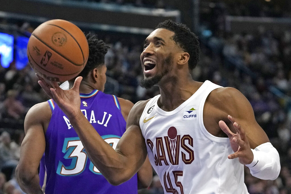 A family atmosphere': Cavs' Donovan Mitchell already feels at home in  Cleveland