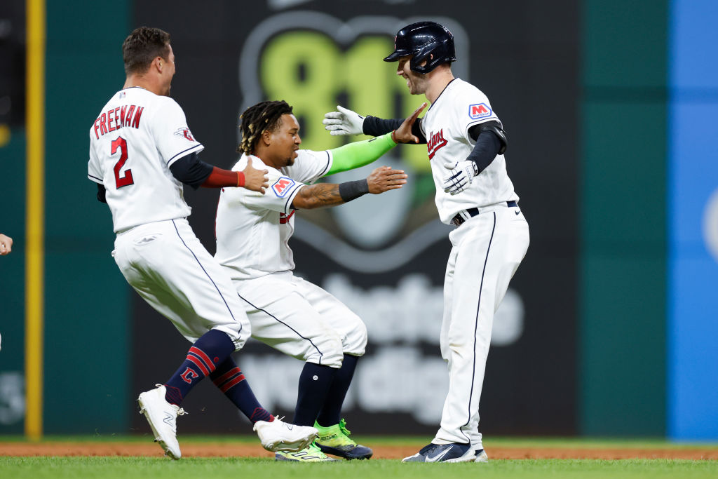 Red Sox rally stuns Yankees