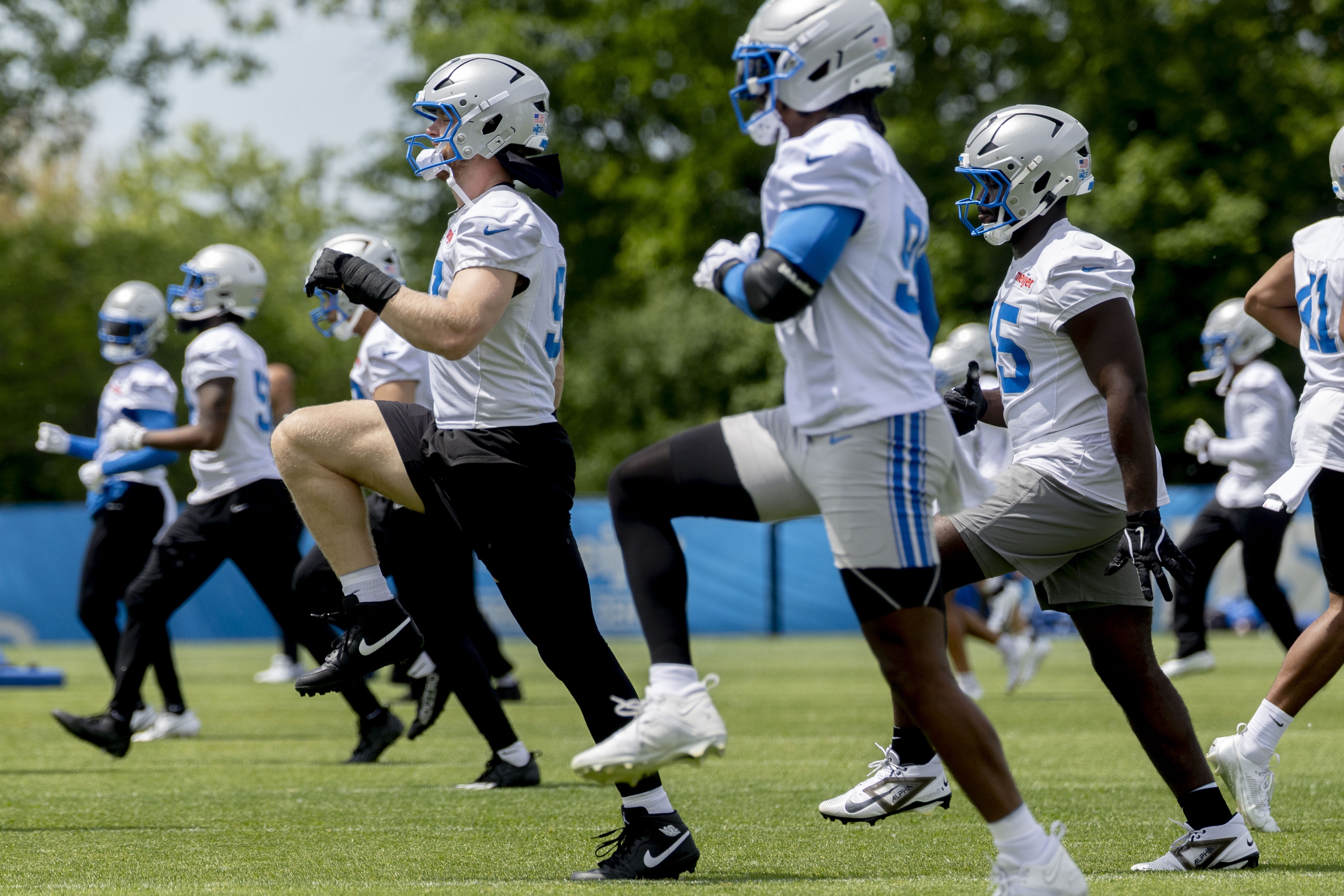 Aidan Hutchinson practices at Detroit Lions 2025 OTAs - mlive.com