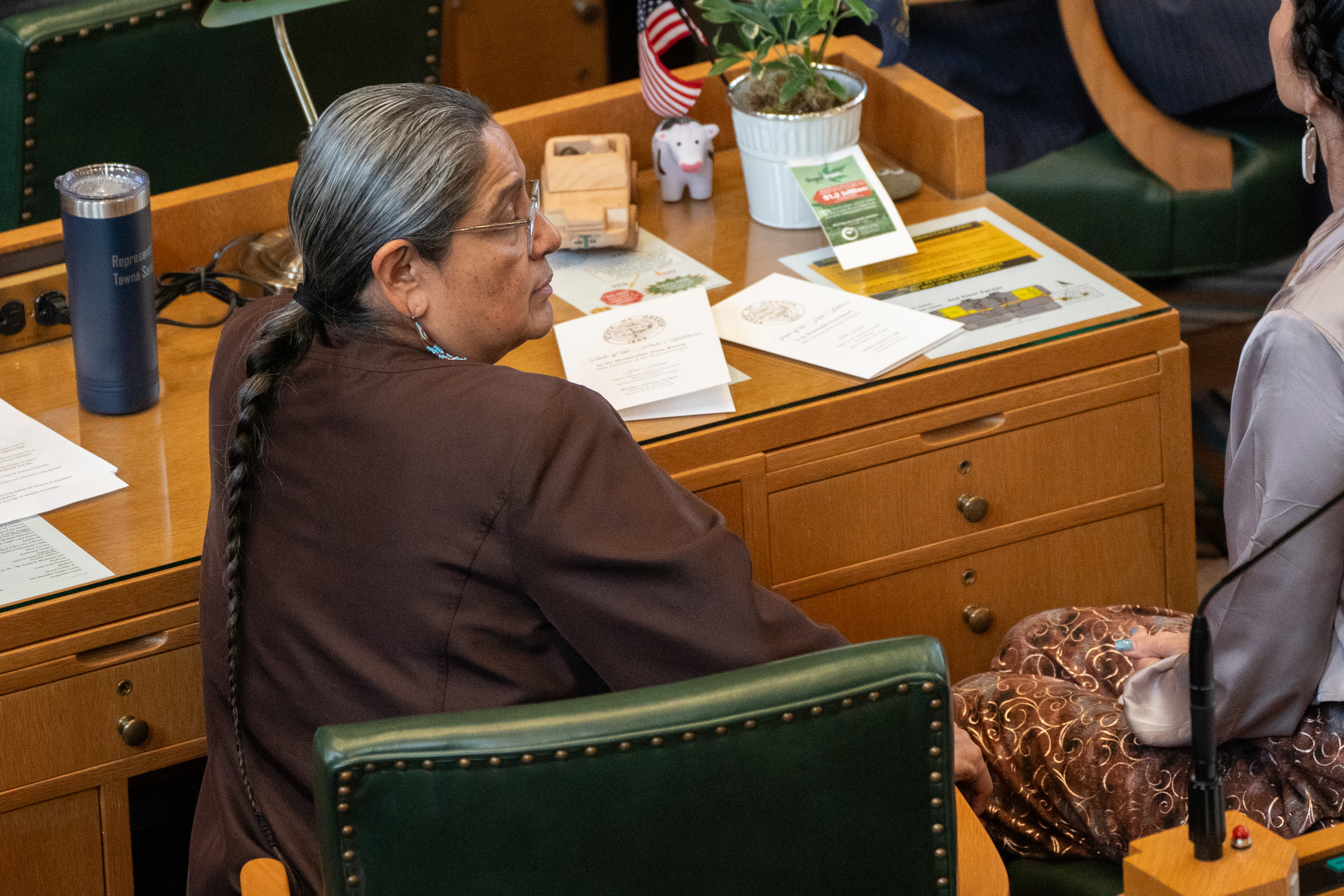 Oregon lawmakers sworn in at Salem Capitol January 2025 - oregonlive.com