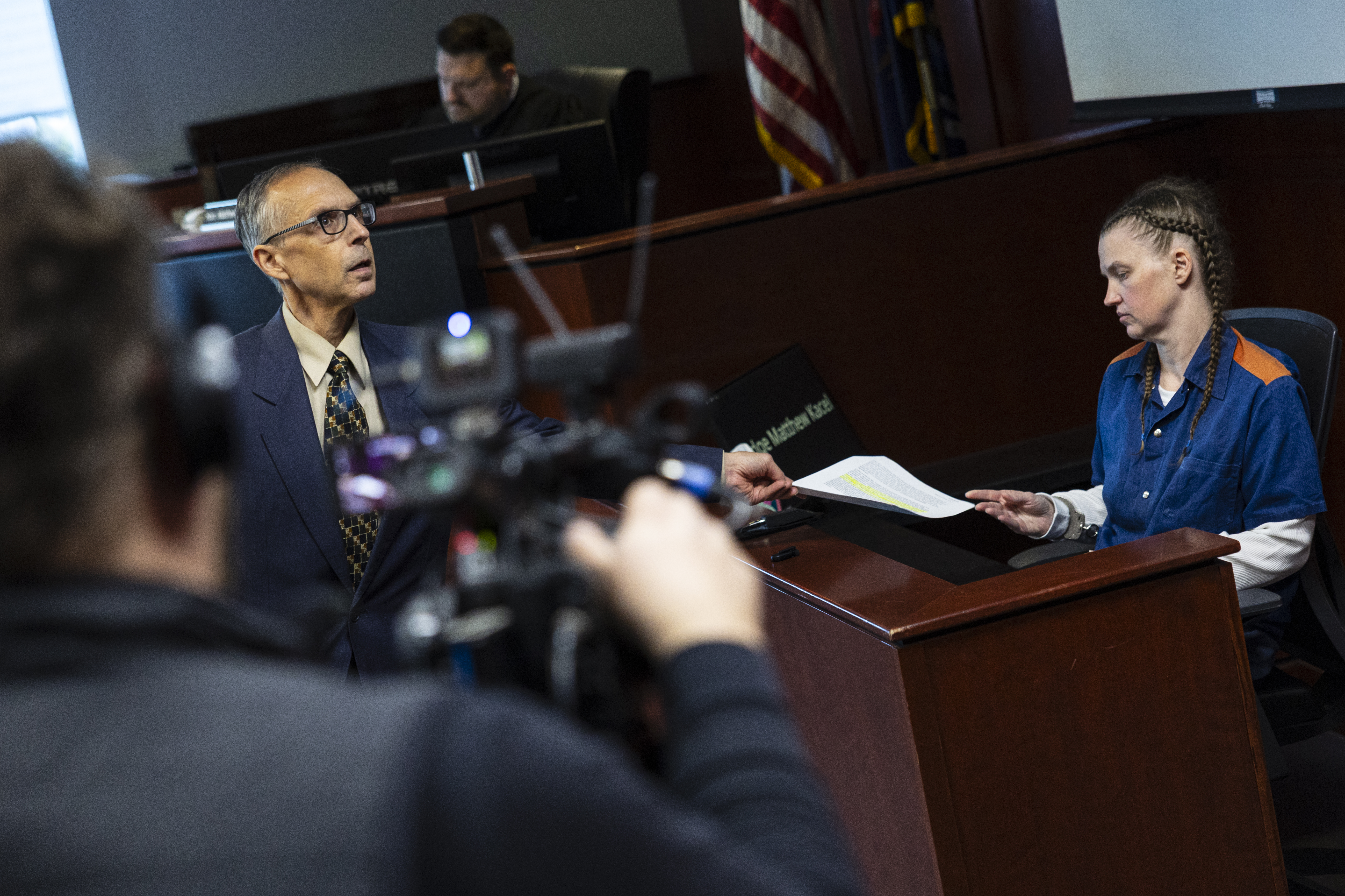 Ronald Ambrose, appellate defense attorney, hands Shanda Vander Ark, the mother convicted of torturing her 15-year-old son to death, a paper to read as she testifies during a Ginther hearing seeking a new trial at Muskegon County Circuit Court in Muskegon, Mich. on Friday, March 20, 2026. Vander Ark’s defense claims she was in a “catatonic state” throughout her trial that featured disturbing testimony of how she inflicted cruel punishments on her son, Timothy Ferguson, leading to the boy’s death. She is currently serving life in prison without parole.

