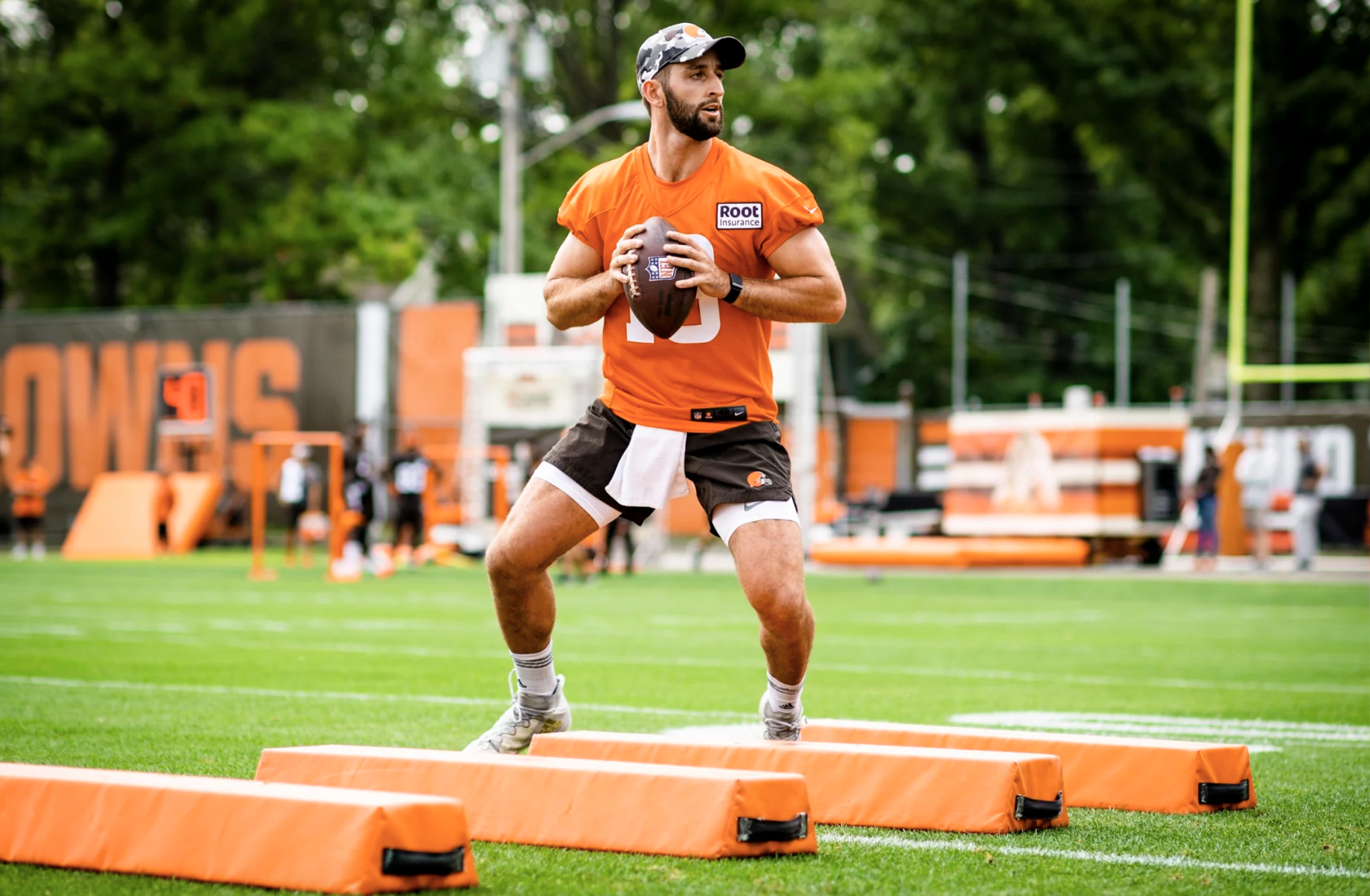 WATCH: Deshaun Watson keeps bricking passes at Browns practice