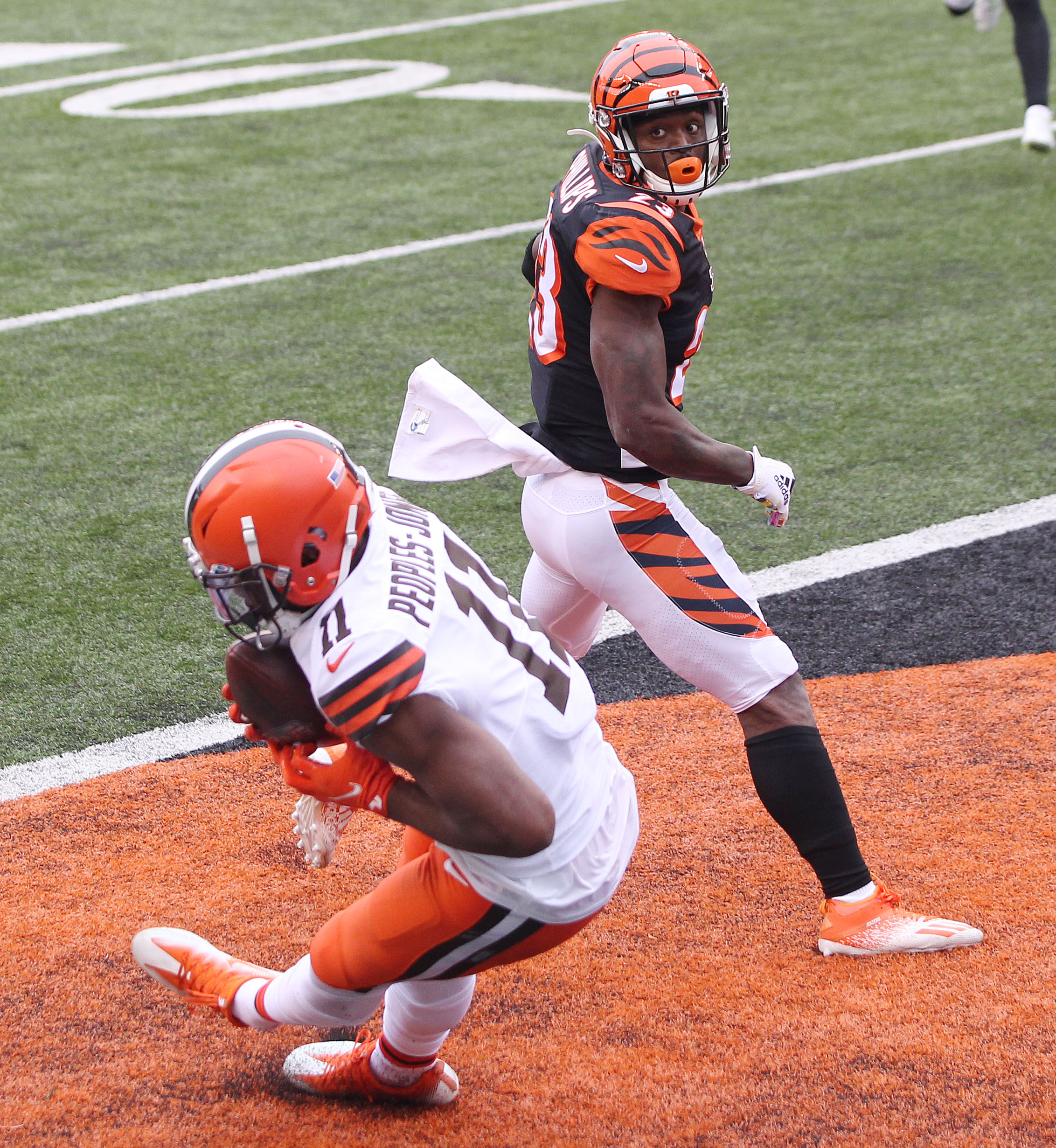 Cleveland Browns wide receiver Donovan Peoples-Jones hurdles