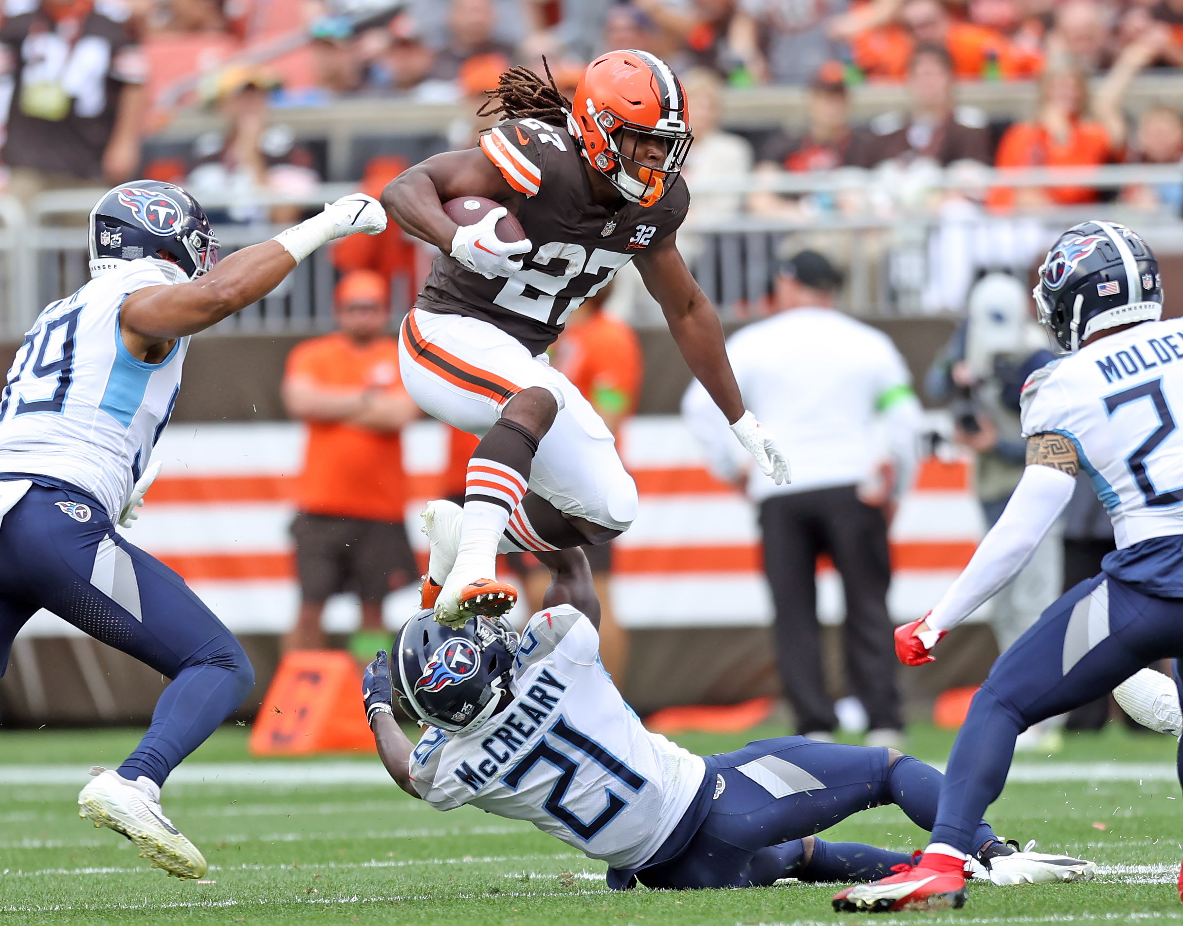 Cleveland Browns Jeromoe Ford and Kareem Hunt vs. Tennessee Titans ...