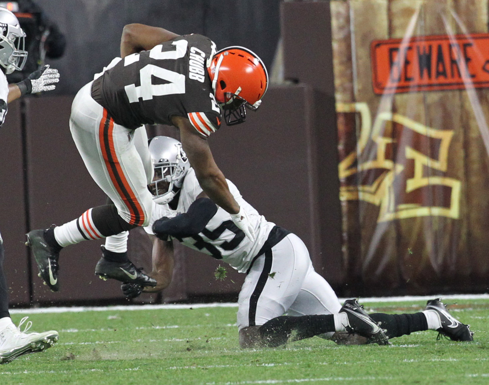 WATCH: Nick Chubb surpasses 1,000 yards this season