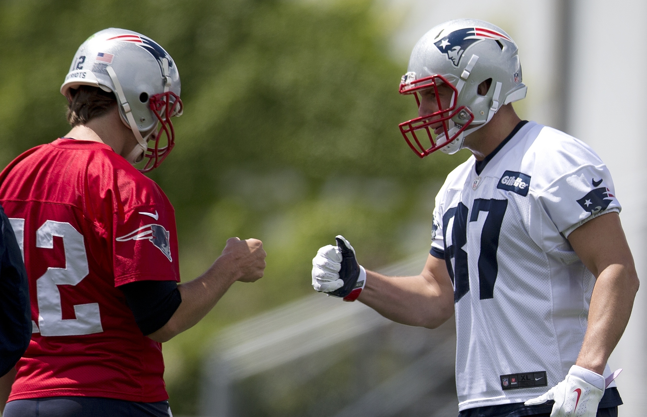 Gronkowski reunites with Tom Brady after Patriots trade TE to Bucs